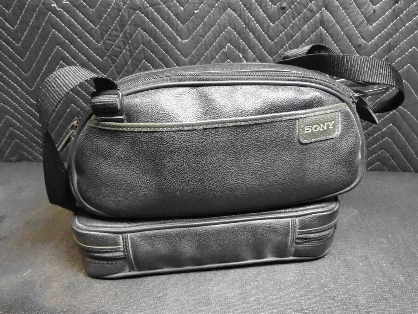 Sony CCD-TR101 Camcorder w/ Charger, Batteries, Cables, Remote & Case