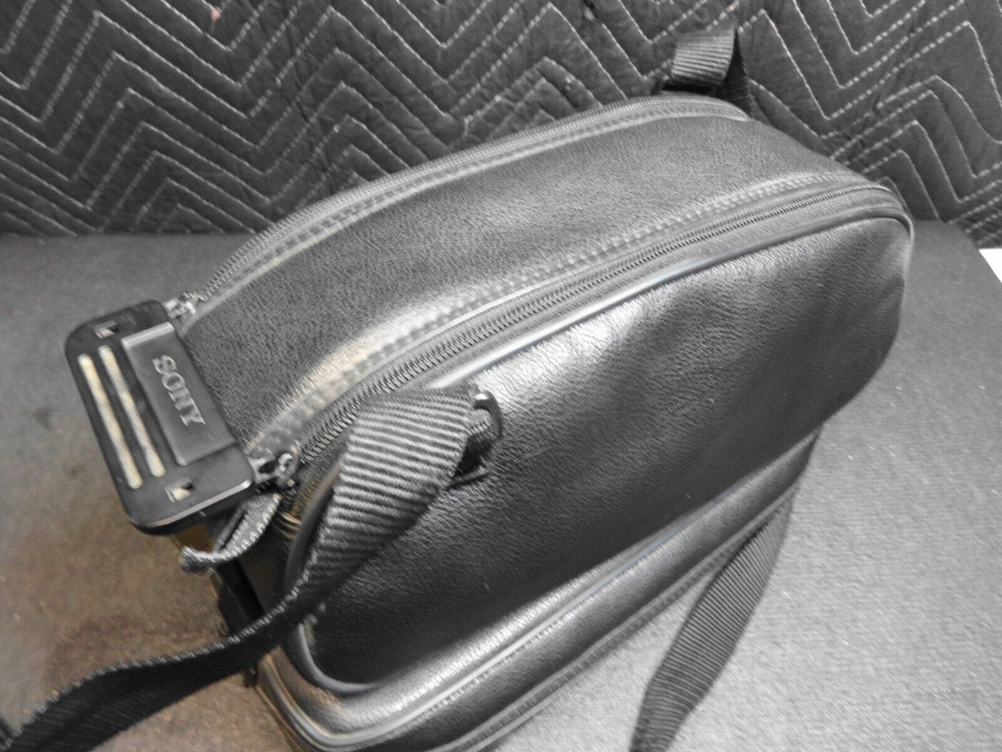 Sony CCD-TR101 Camcorder w/ Charger, Batteries, Cables, Remote & Case