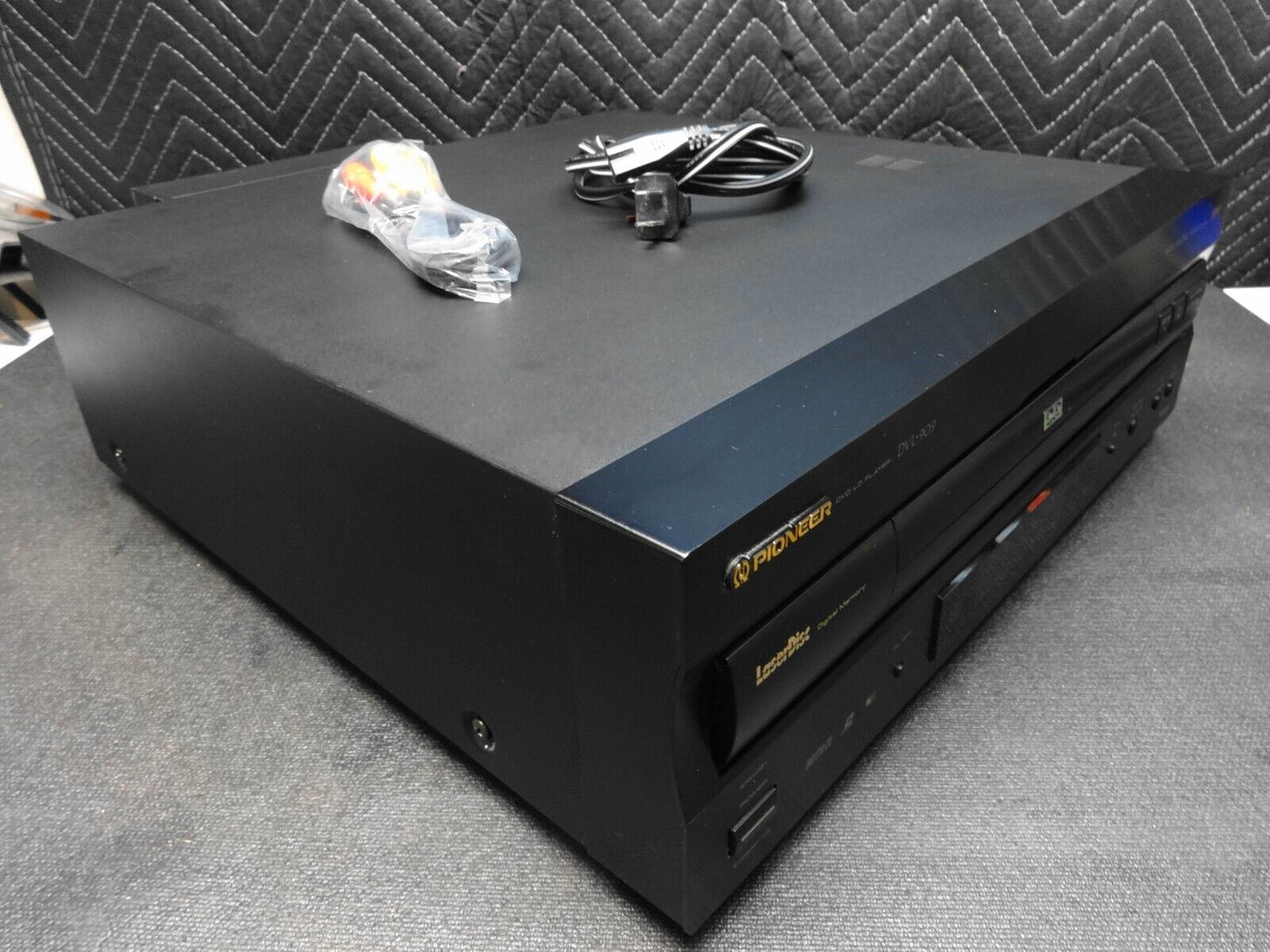 Pioneer DVD/CD Laserdisc Player DVL-909 Black - *SERVICED*