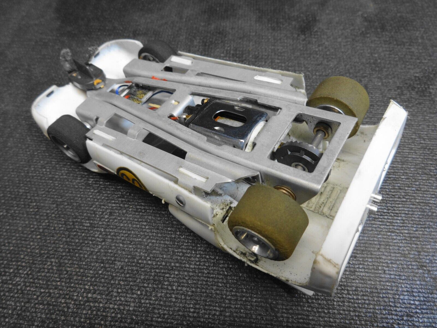 Vintage Chaparral 2E with ISO Fulcrum COX chassis slot car 1/24 - Working