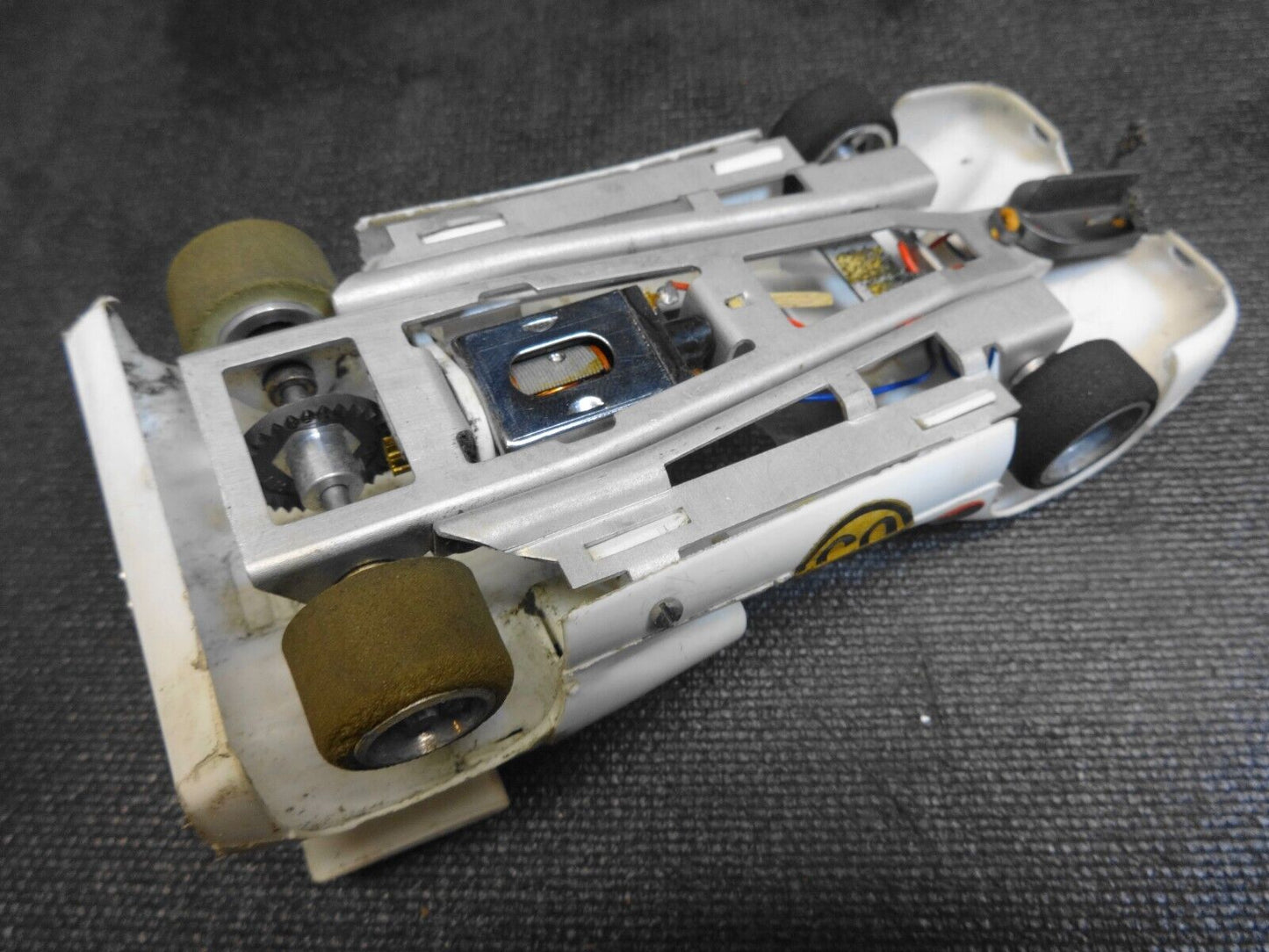 Vintage Chaparral 2E with ISO Fulcrum COX chassis slot car 1/24 - Working