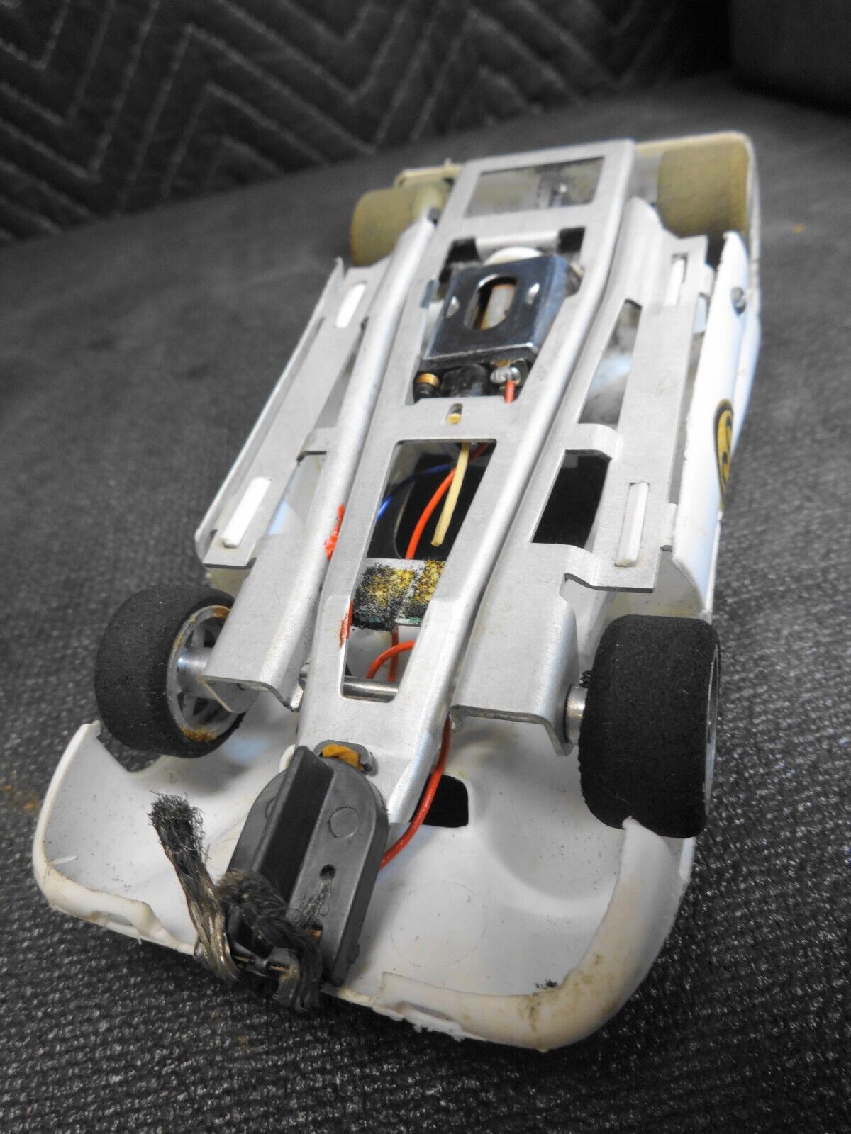 Vintage Chaparral 2E with ISO Fulcrum COX chassis slot car 1/24 - Working
