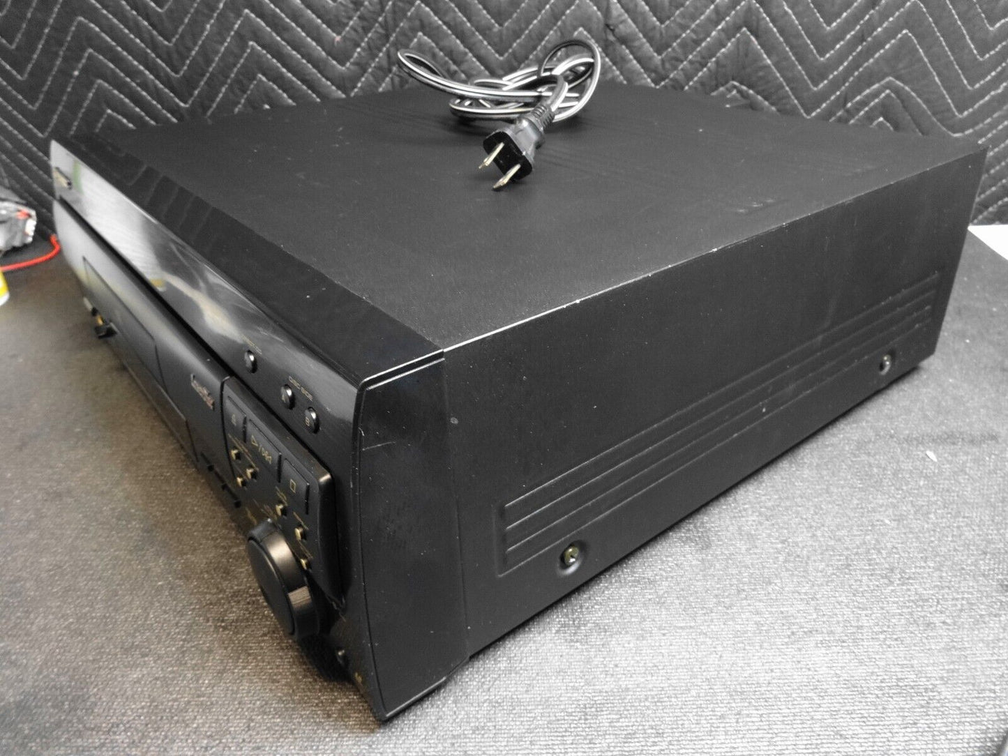 Pioneer CLD-D704 Laserdisc Player w/ Remote & A/V Cable *SERVICED*
