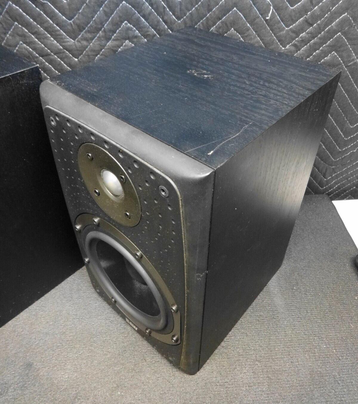 B&W DM 303 Bookshelf Speakers Bowers & Wilkins - Pair of 2x