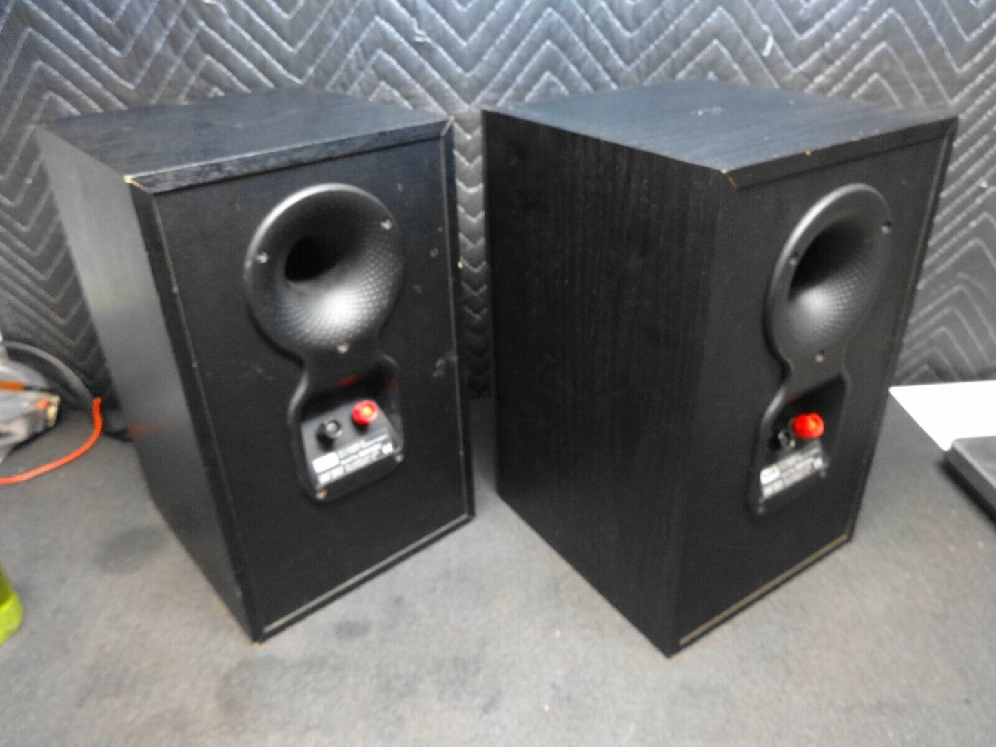 B&W DM 303 Bookshelf Speakers Bowers & Wilkins - Pair of 2x