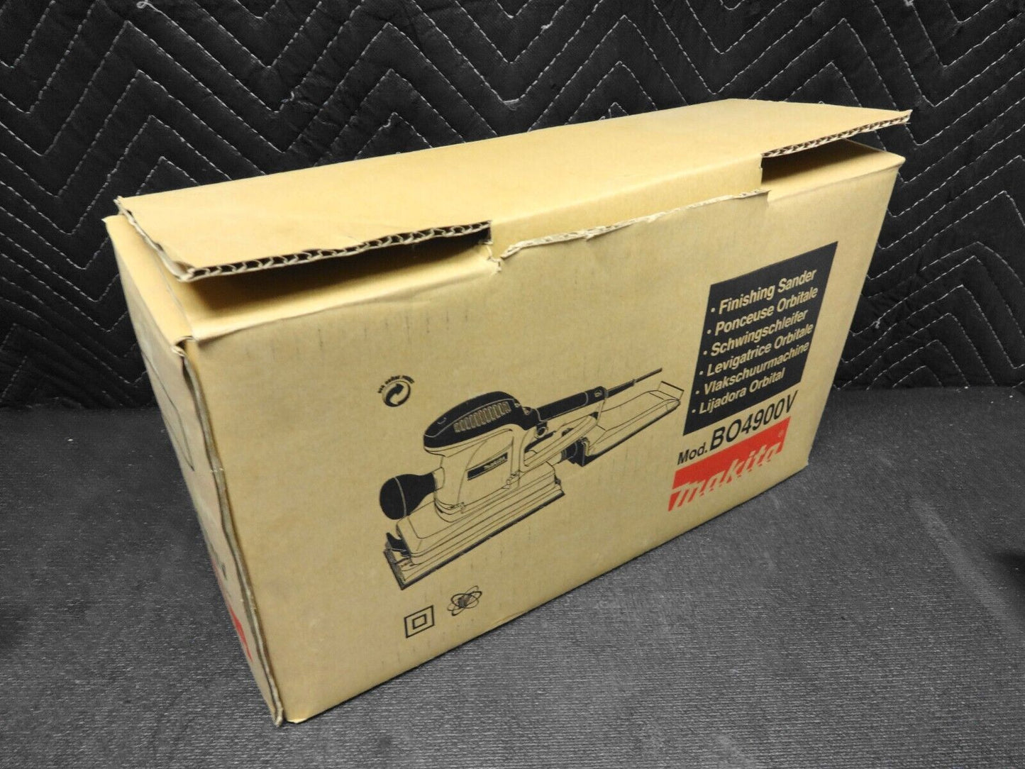 Makita BO4900V Finishing Sander - No Dust Bag