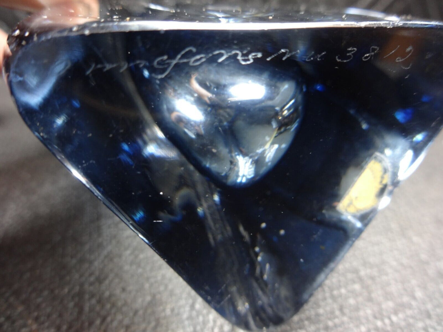 ORREFORS NILS LANDBERG SOMMERSO TRIANGLE ART GLASS VASE, MCM, BLUE, Signed