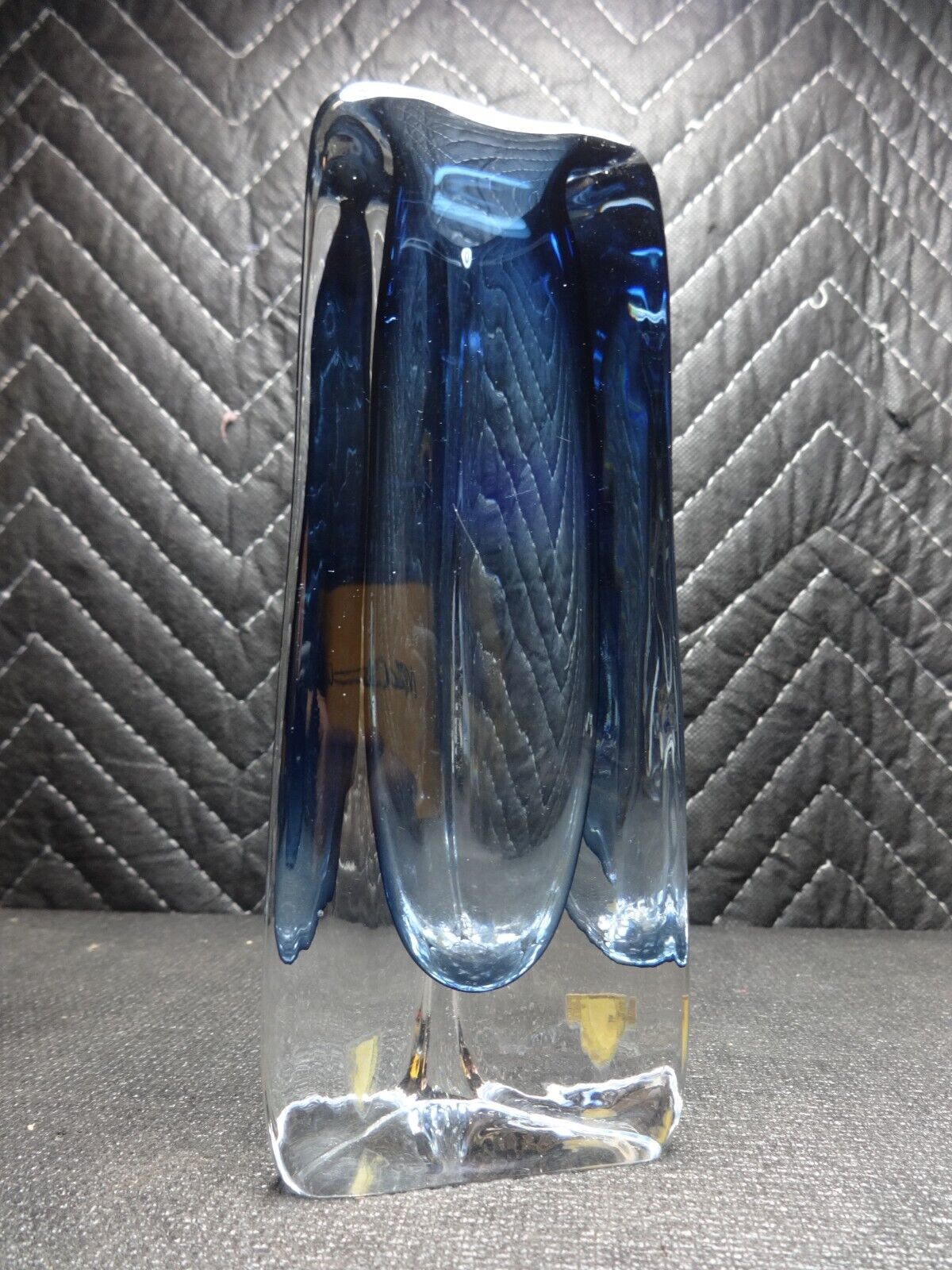 ORREFORS NILS LANDBERG SOMMERSO TRIANGLE ART GLASS VASE, MCM, BLUE, Signed