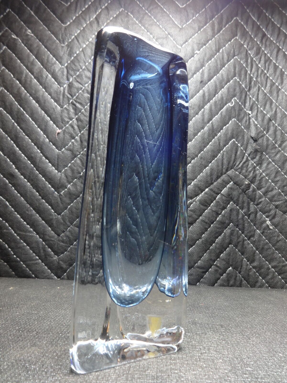 ORREFORS NILS LANDBERG SOMMERSO TRIANGLE ART GLASS VASE, MCM, BLUE, Signed