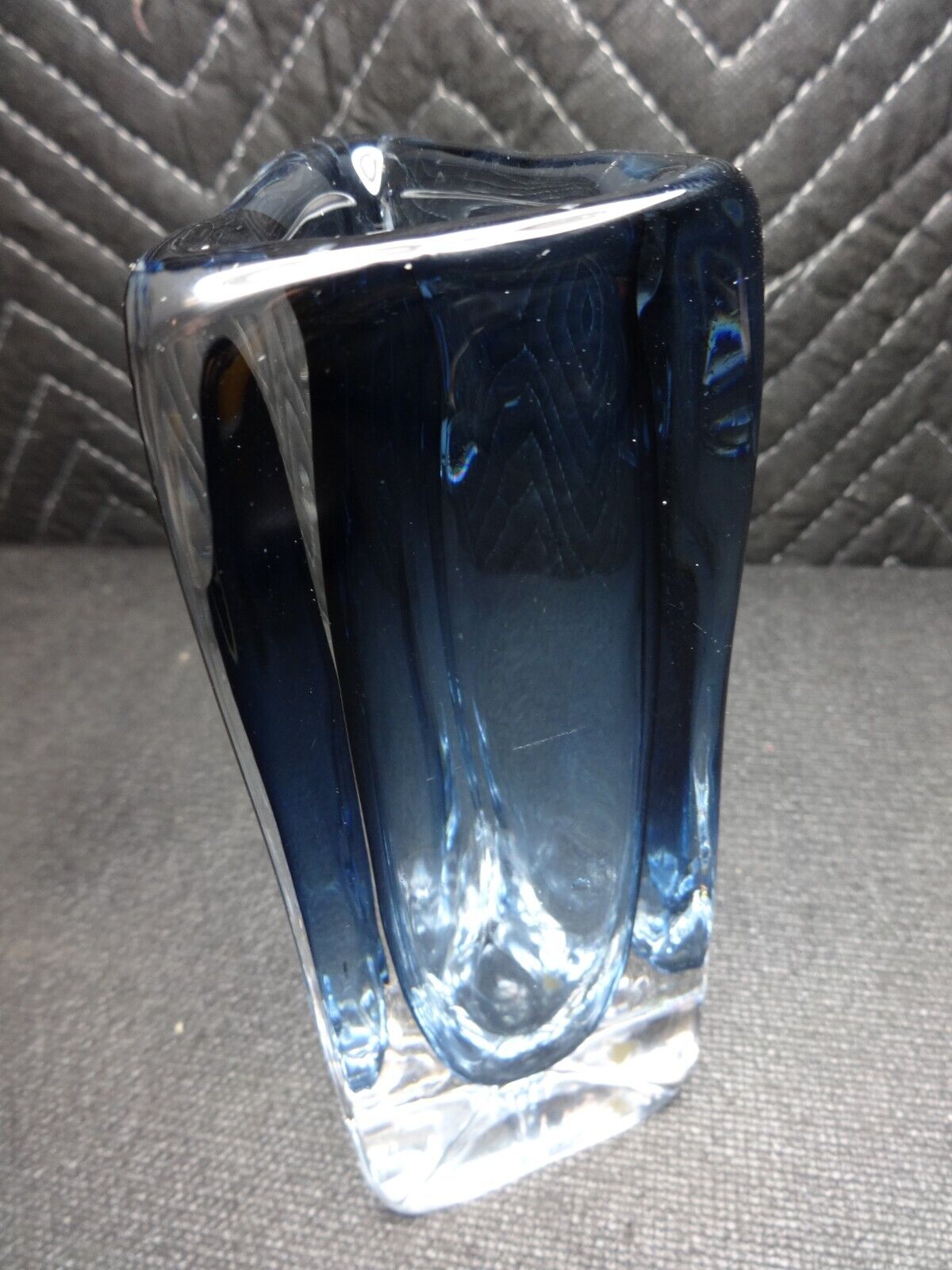 ORREFORS NILS LANDBERG SOMMERSO TRIANGLE ART GLASS VASE, MCM, BLUE, Signed