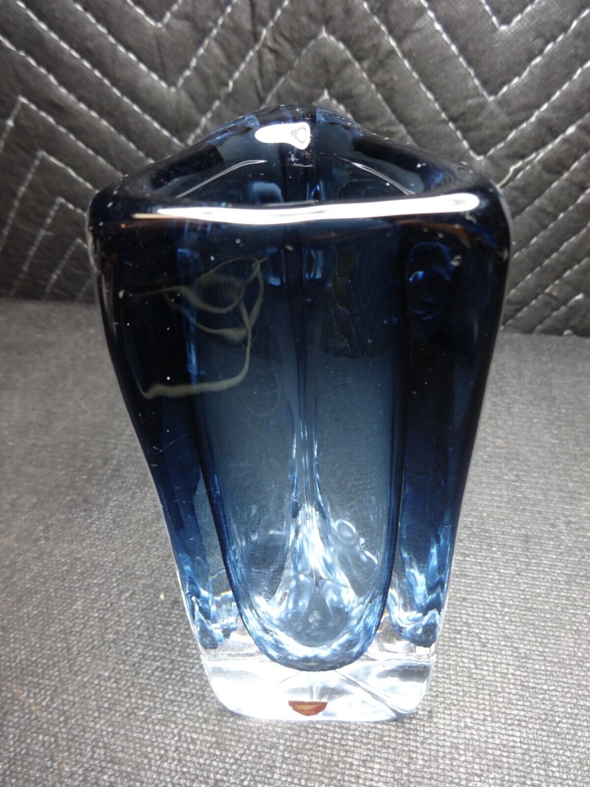 ORREFORS NILS LANDBERG SOMMERSO TRIANGLE ART GLASS VASE, MCM, BLUE, Signed