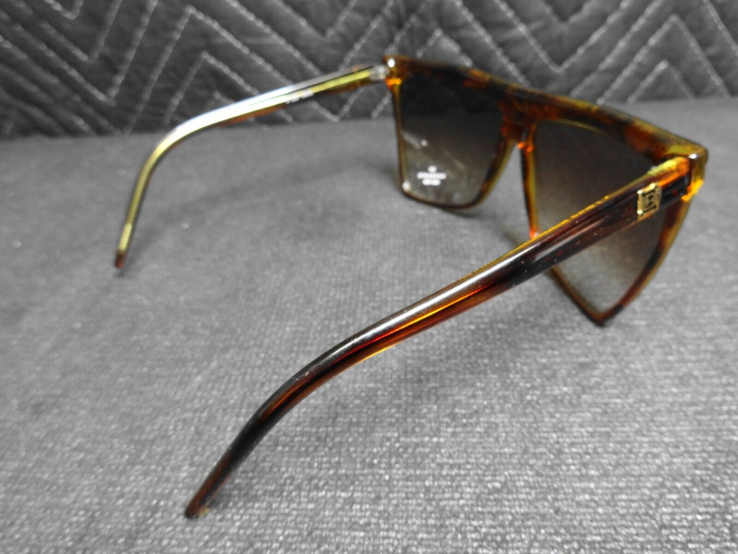 Unworn Laura Biagiotti Vintage Sunglasses Style P26-263L w/ Case & Hang Tag