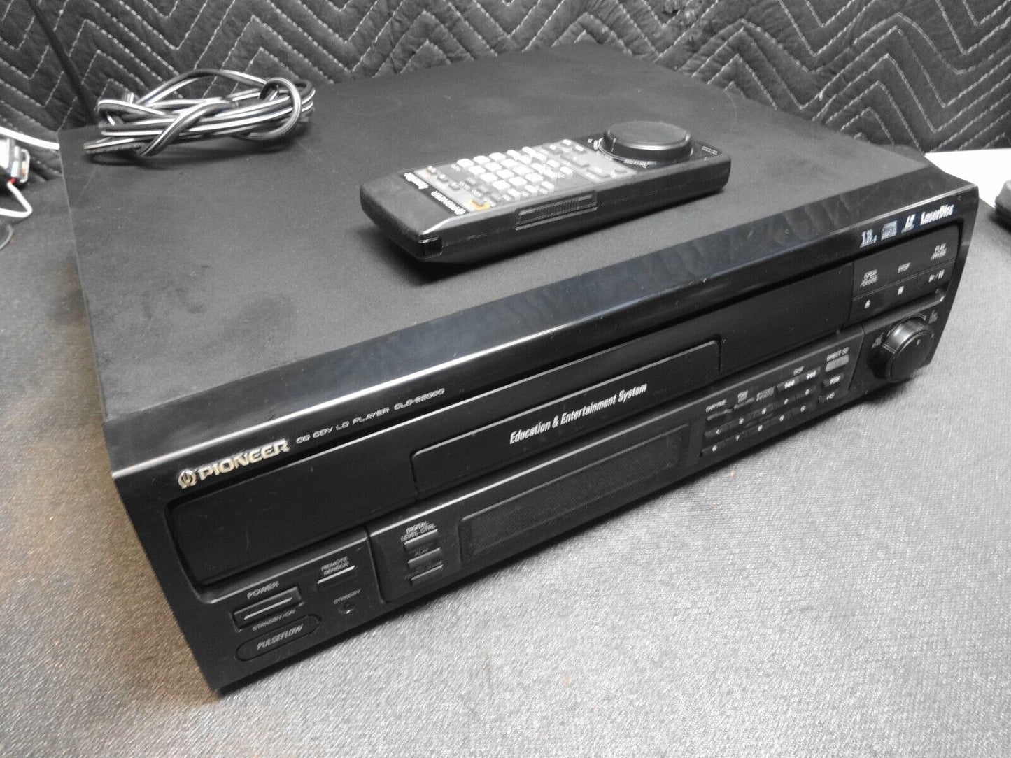 Vintage Pioneer CLD-E2000 CD CDV LD Laserdisc Player w/ Remote - *SERVICED*