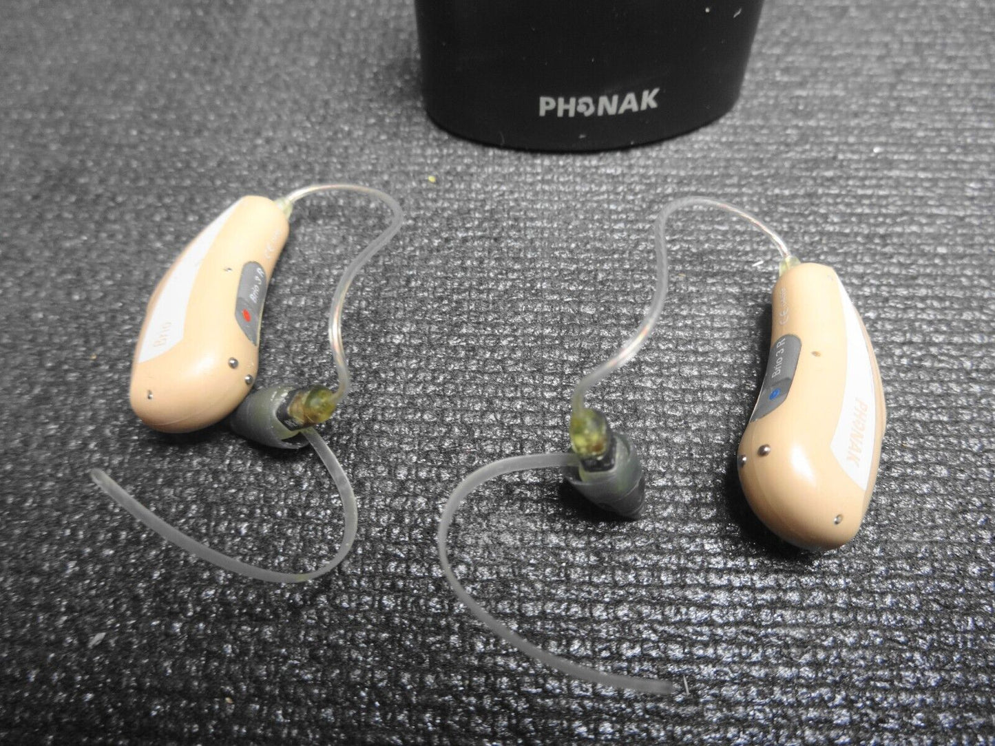 Phonak Brio 3 R Rechargeable Hearing Aids w/ Charging Base & AC Power Cord