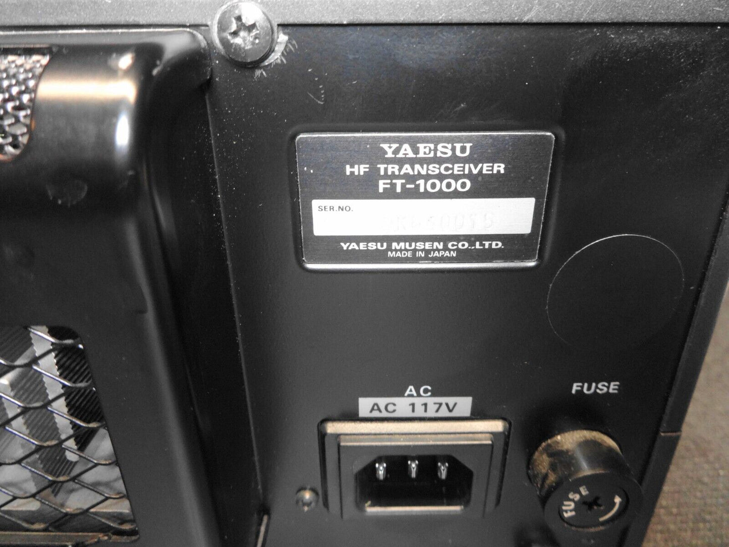 Yaesu FT 1000 Flagship HF 200 Watt Amateur Transceiver w/ Manual & Original Box