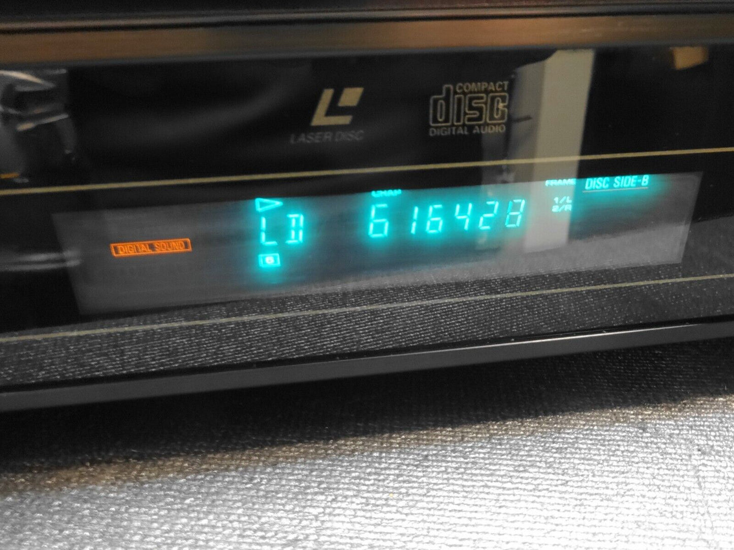 RARE VINTAGE MCINTOSH MLD7020 LASER DISK/CD PLAYER w/ AV Cables - *BROKEN*