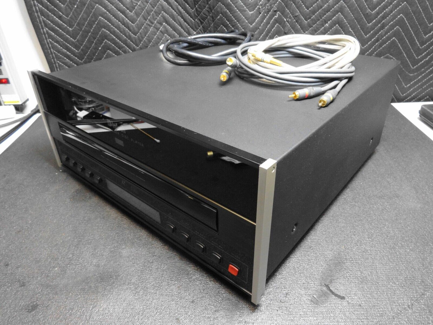 RARE VINTAGE MCINTOSH MLD7020 LASER DISK/CD PLAYER w/ AV Cables - *BROKEN*