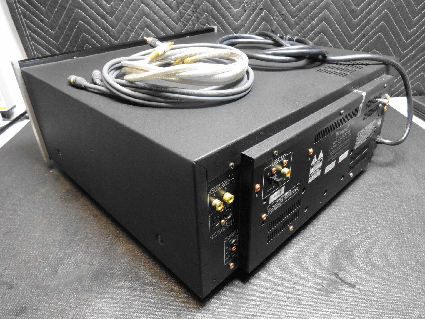RARE VINTAGE MCINTOSH MLD7020 LASER DISK/CD PLAYER w/ AV Cables - *BROKEN*
