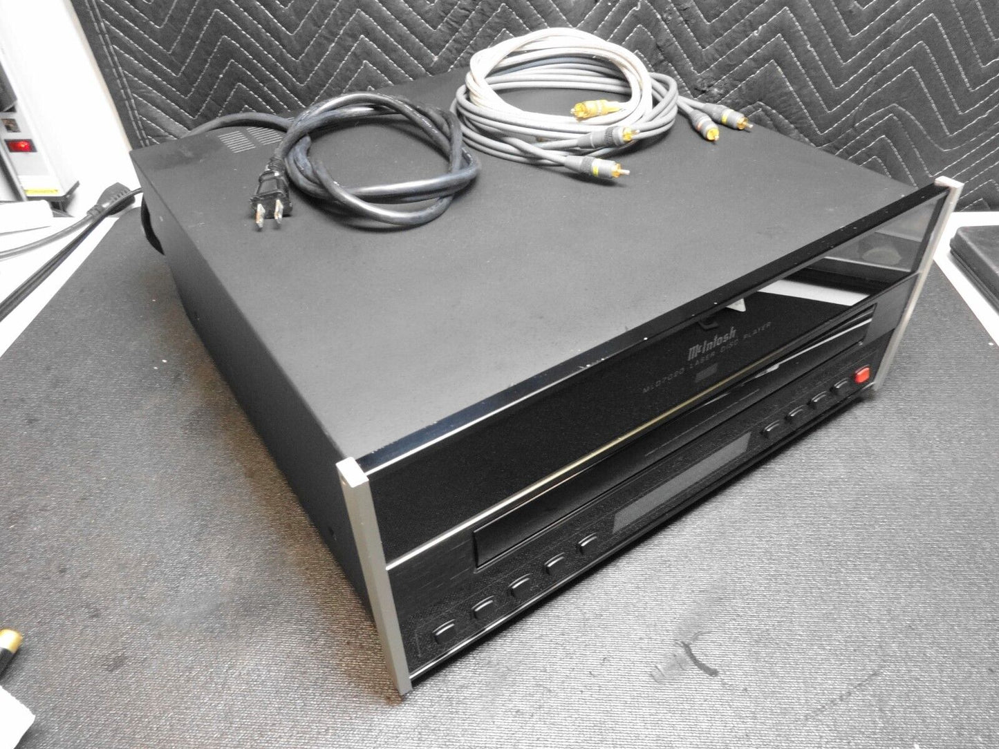 RARE VINTAGE MCINTOSH MLD7020 LASER DISK/CD PLAYER w/ AV Cables - *BROKEN*