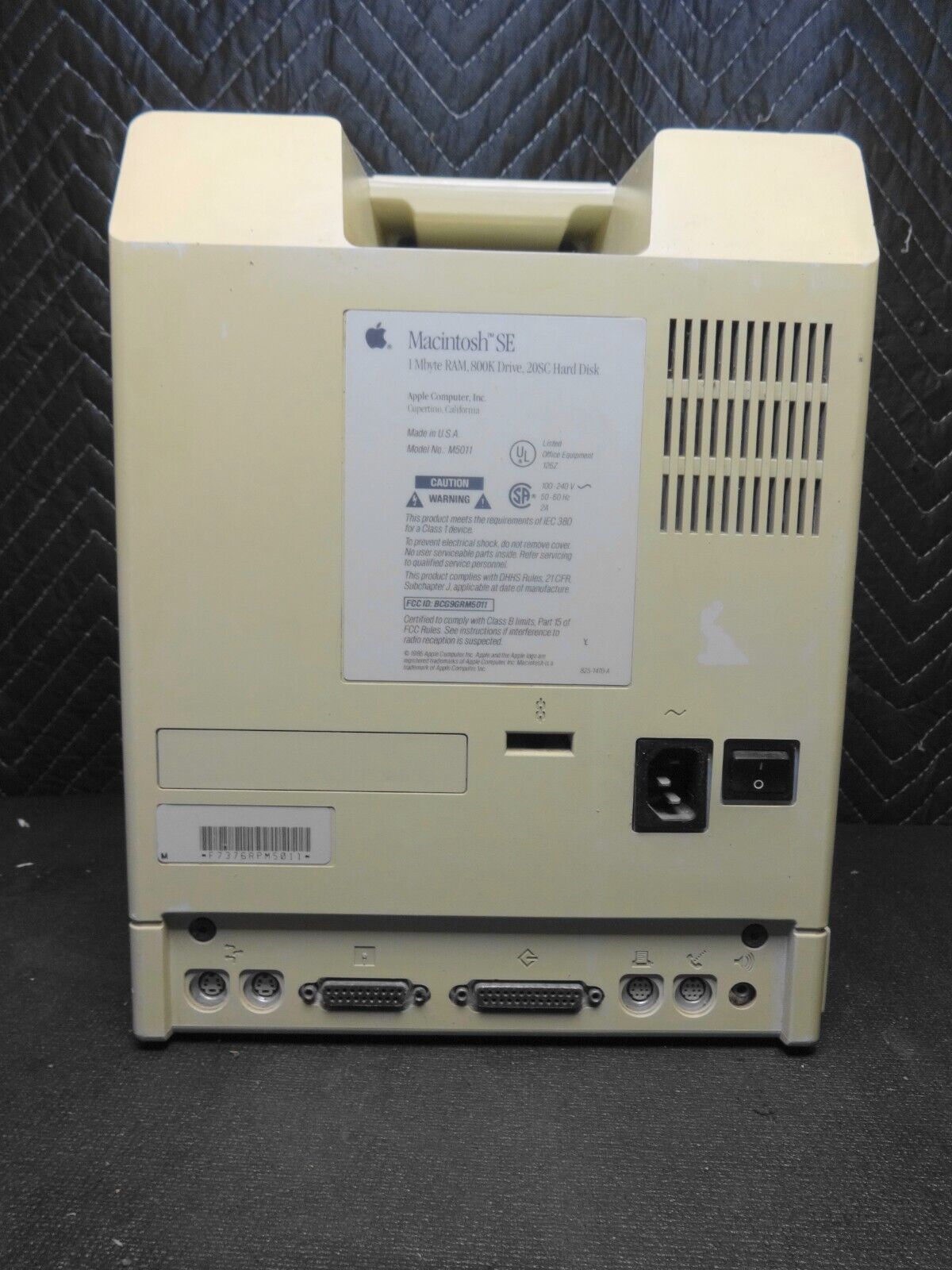 Vintage Apple Macintosh SE M5011 Computer - Powers on and Posts