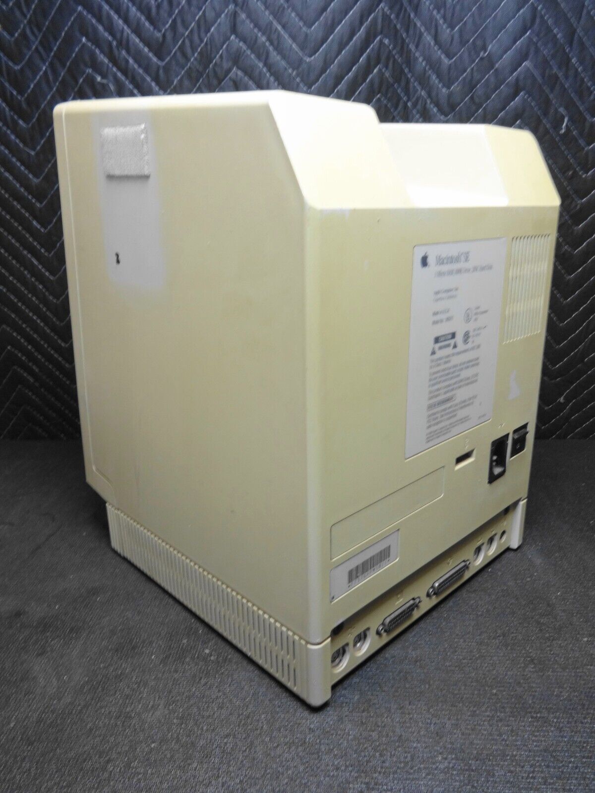 Vintage Apple Macintosh SE M5011 Computer - Powers on and Posts