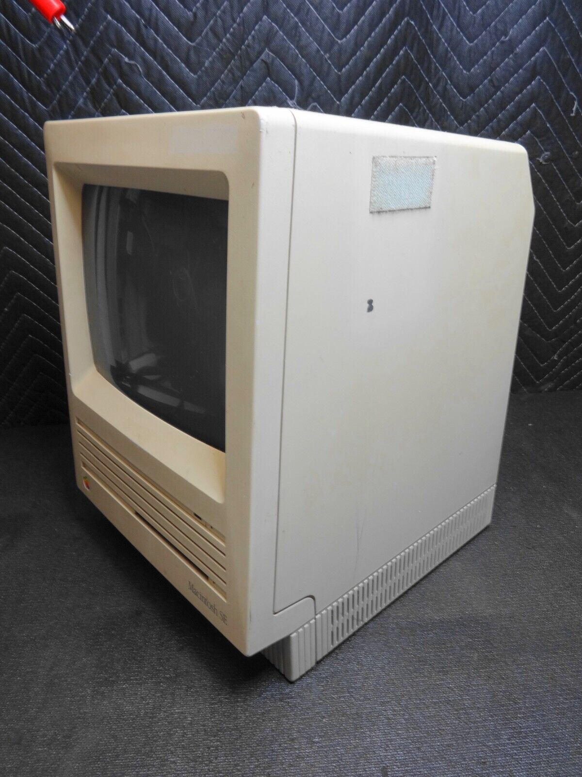 Vintage Apple Macintosh SE M5011 Computer - Powers on and Posts