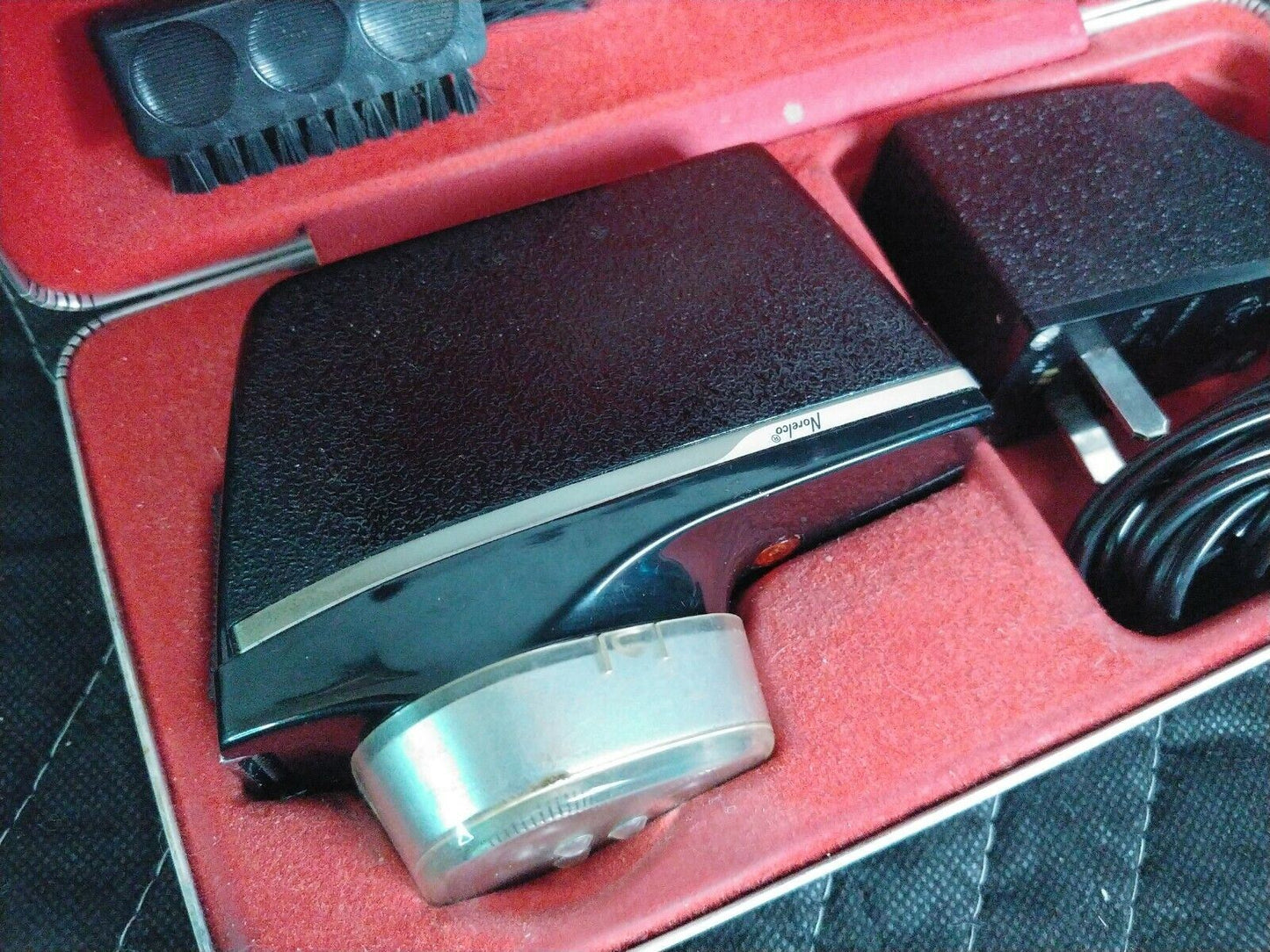NORELCO TRIPLE HEADER HP-1112 VINTAGE MID CENTURY ELECTRIC SHAVER w/CORD,WORKS