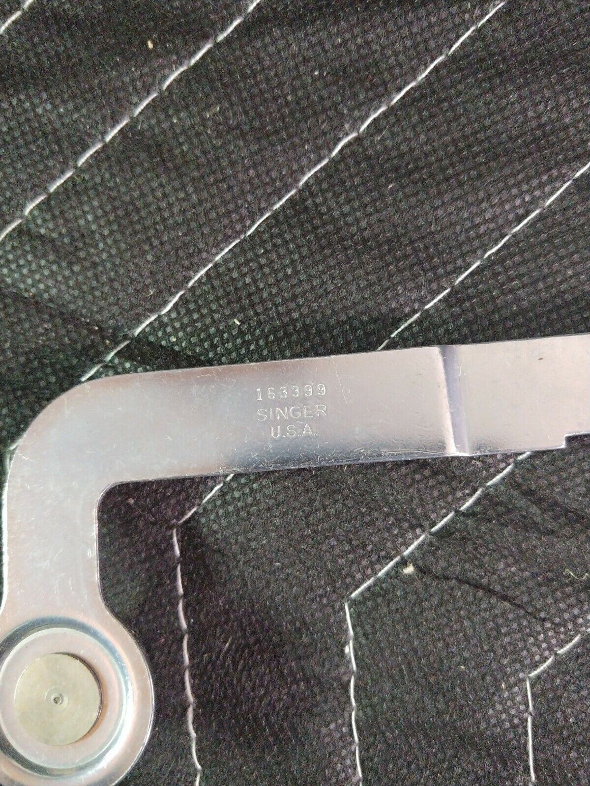 Singer Circular Stitcher for Touch & Sew Sewing Machines, Part 161847