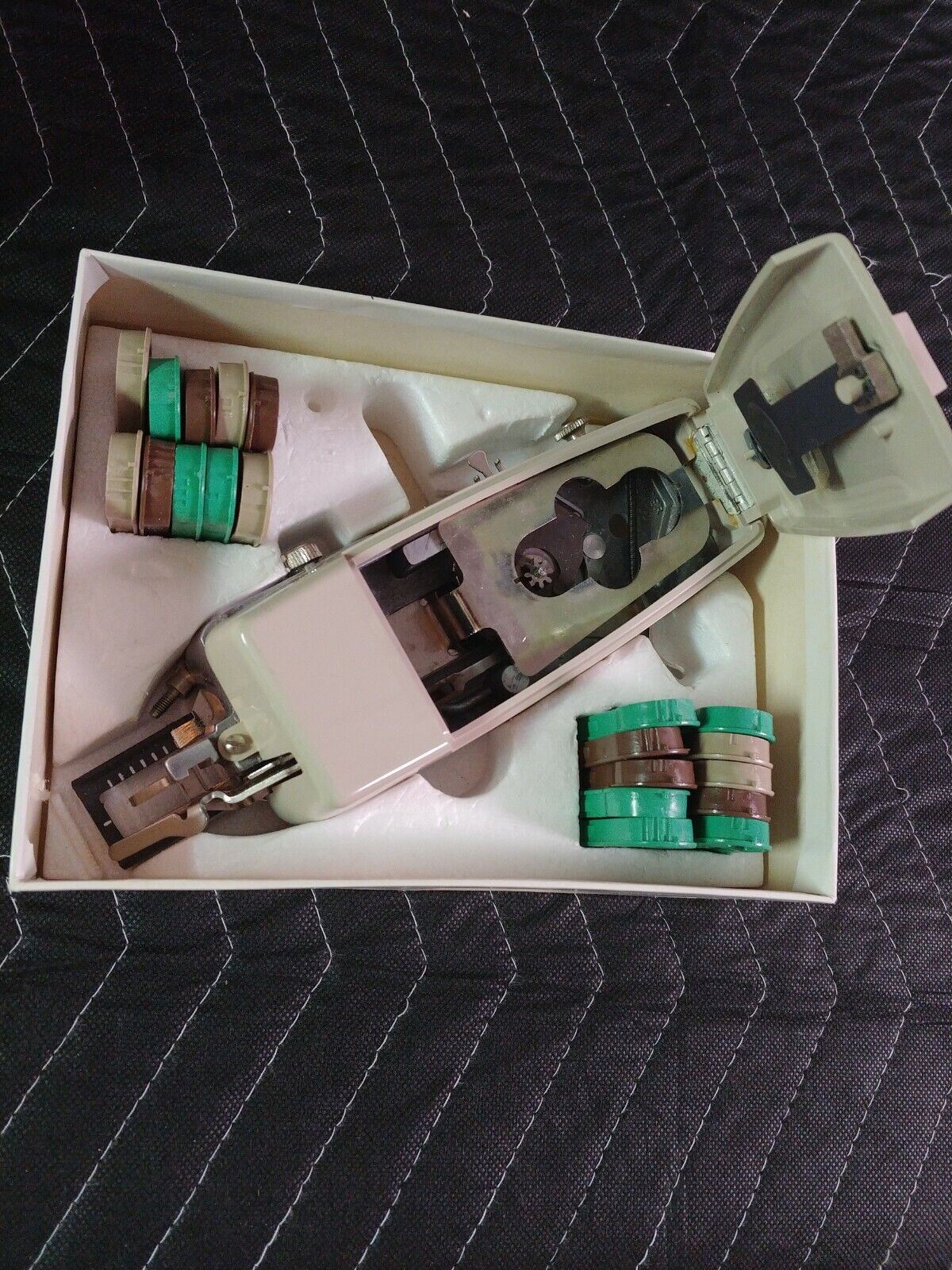 VINTAGE SINGER AUTOMATIC ZIGZAGGER BUTTON HOLDER STITCH PATTERN TEMPLATE