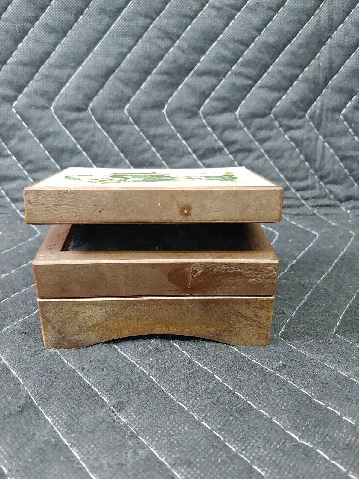 SANKYO 13 Note MUSIC BOX - Hummel Style swiss boy