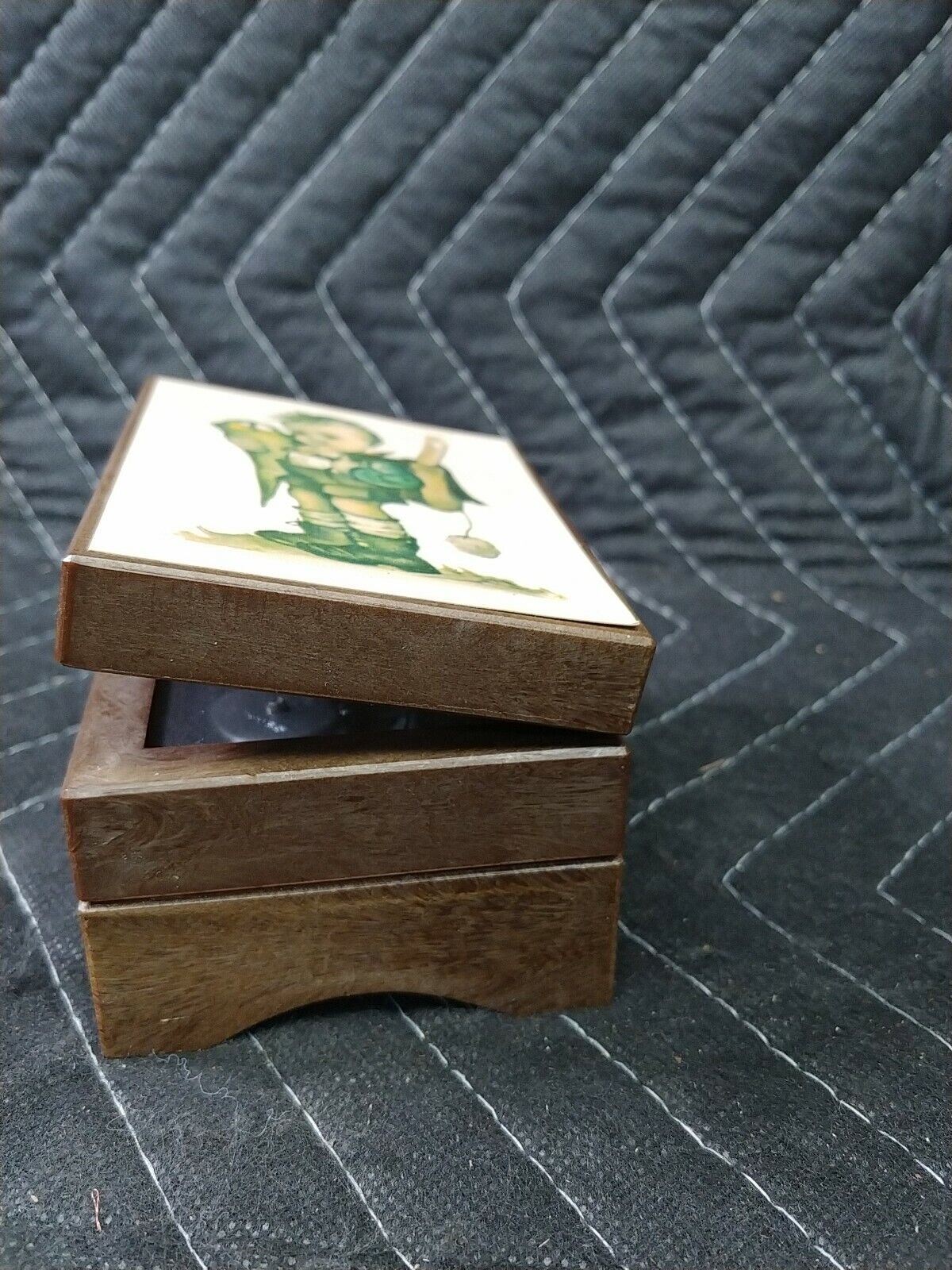 SANKYO 13 Note MUSIC BOX - Hummel Style swiss boy