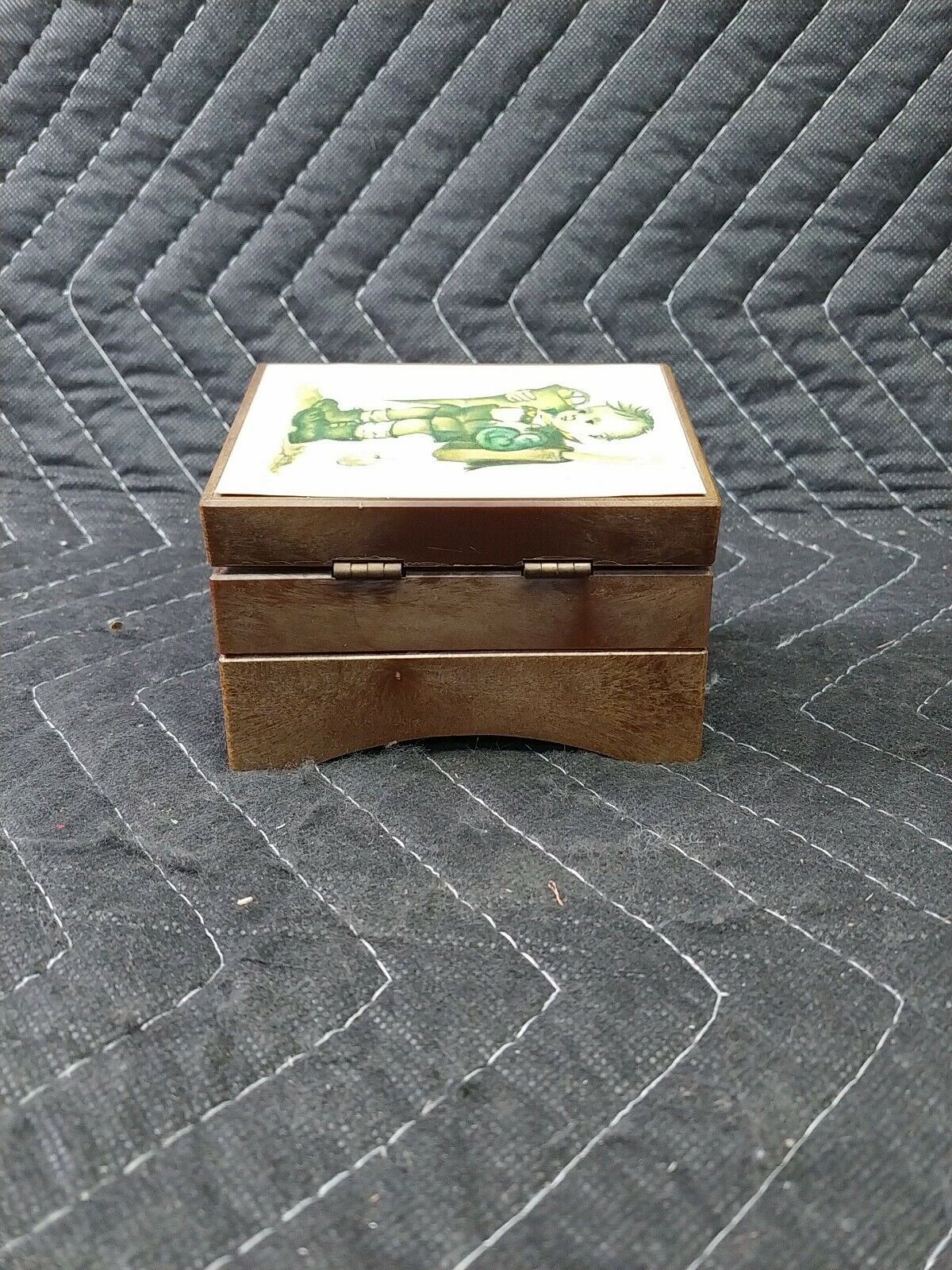 SANKYO 13 Note MUSIC BOX - Hummel Style swiss boy