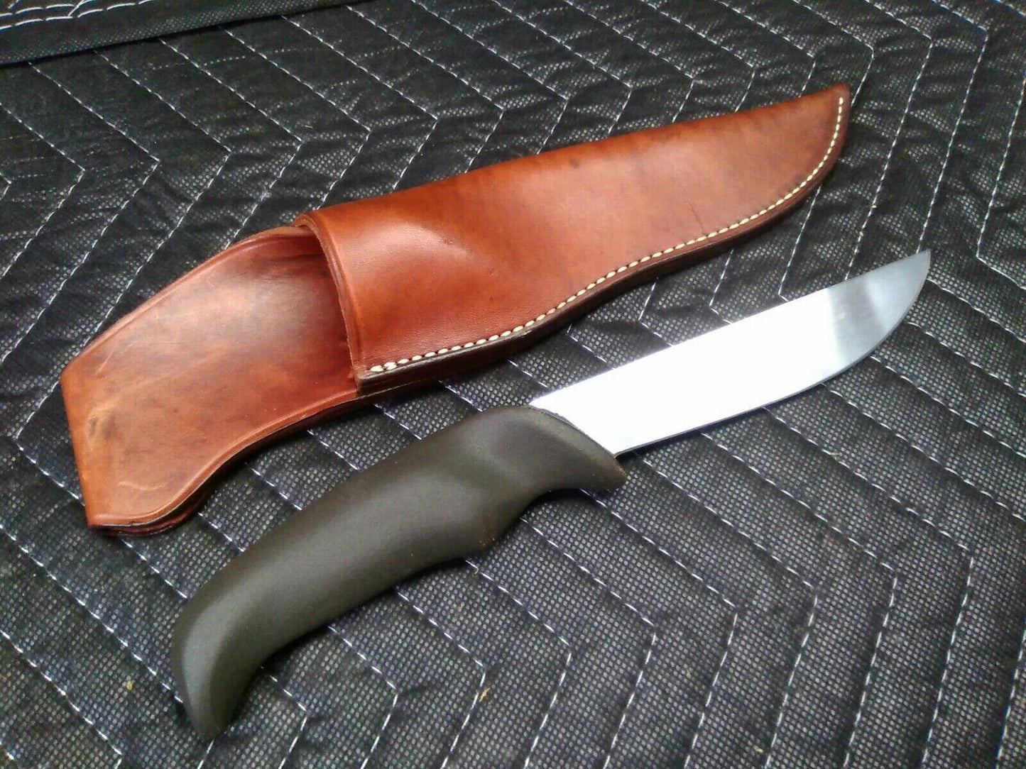 GERBER MAGNUM HUNTING KNIFE W/ SHEATH MANUALS & BOX