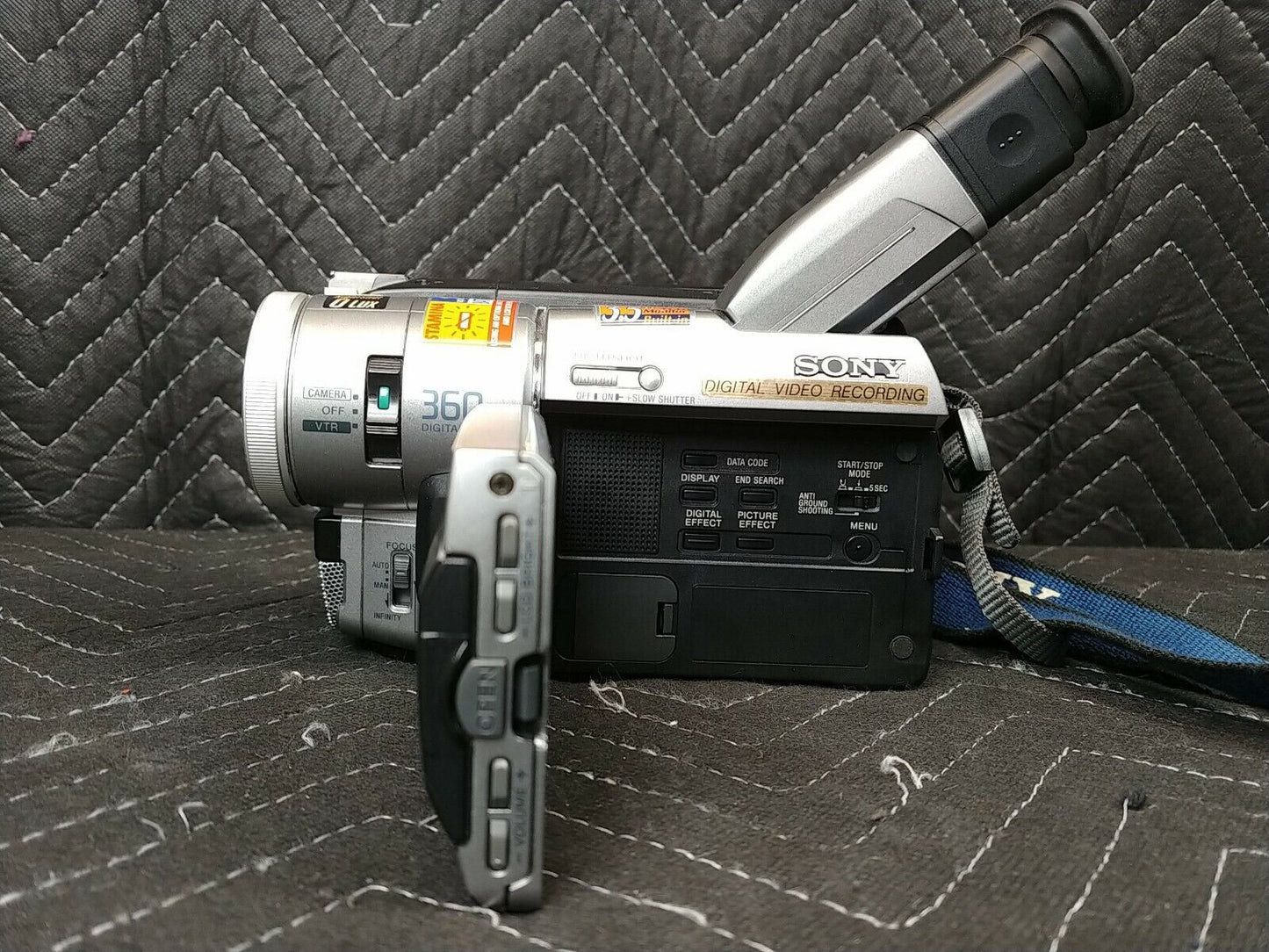 Sony DCR-TRV310 Digital 8 Handycam Bundle Camcorder Video Transfer TESTED WORKS