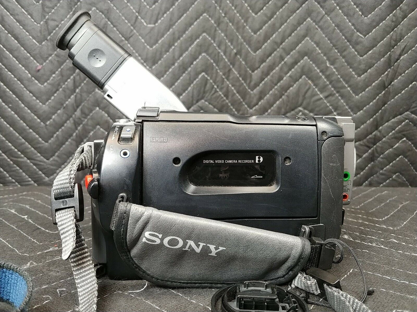 Sony DCR-TRV310 Digital 8 Handycam Bundle Camcorder Video Transfer TESTED WORKS