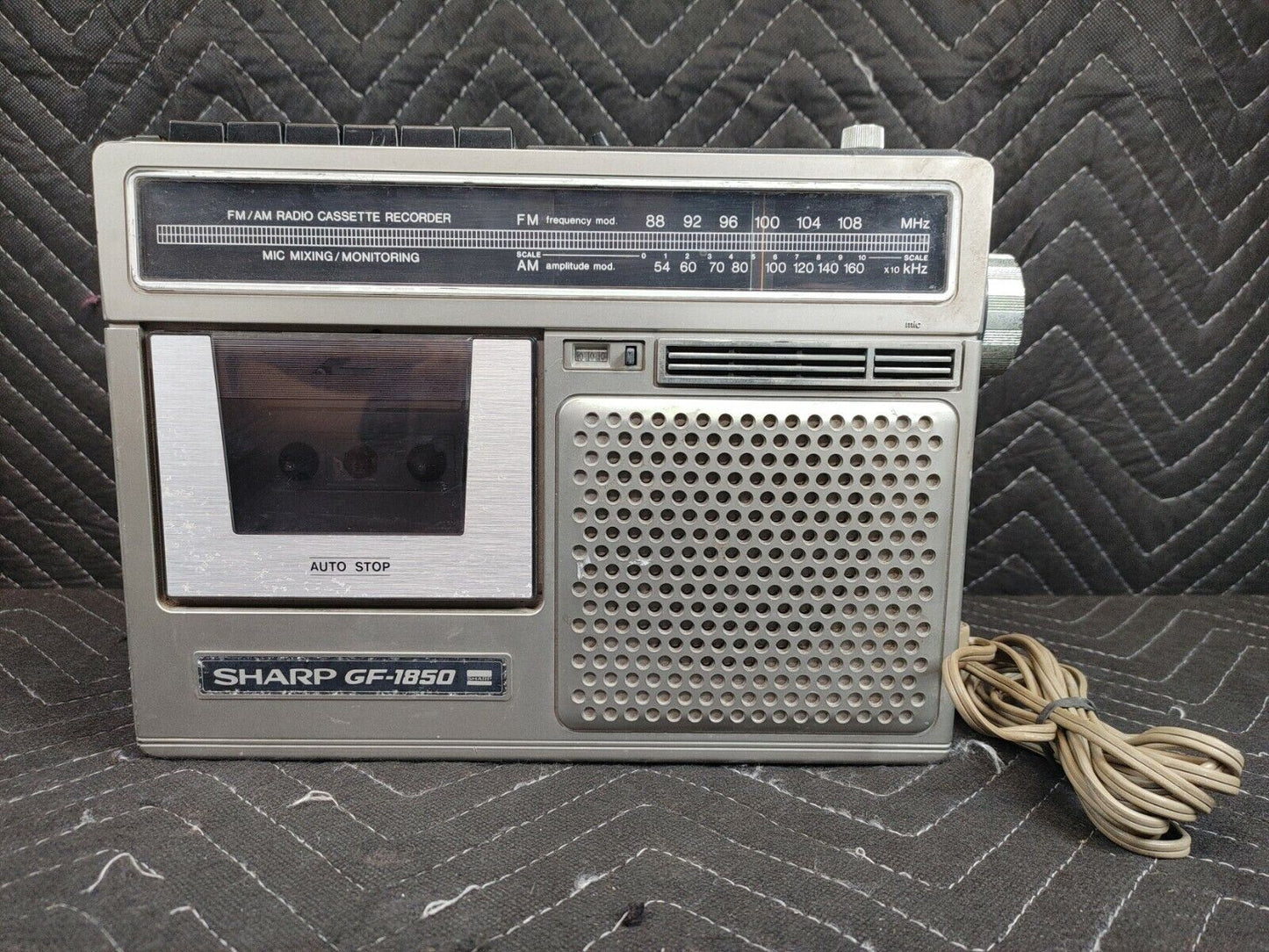Vintage Sharp GF-1850 Portable Radio Cassette Stereo Boombox AM/FM *read*