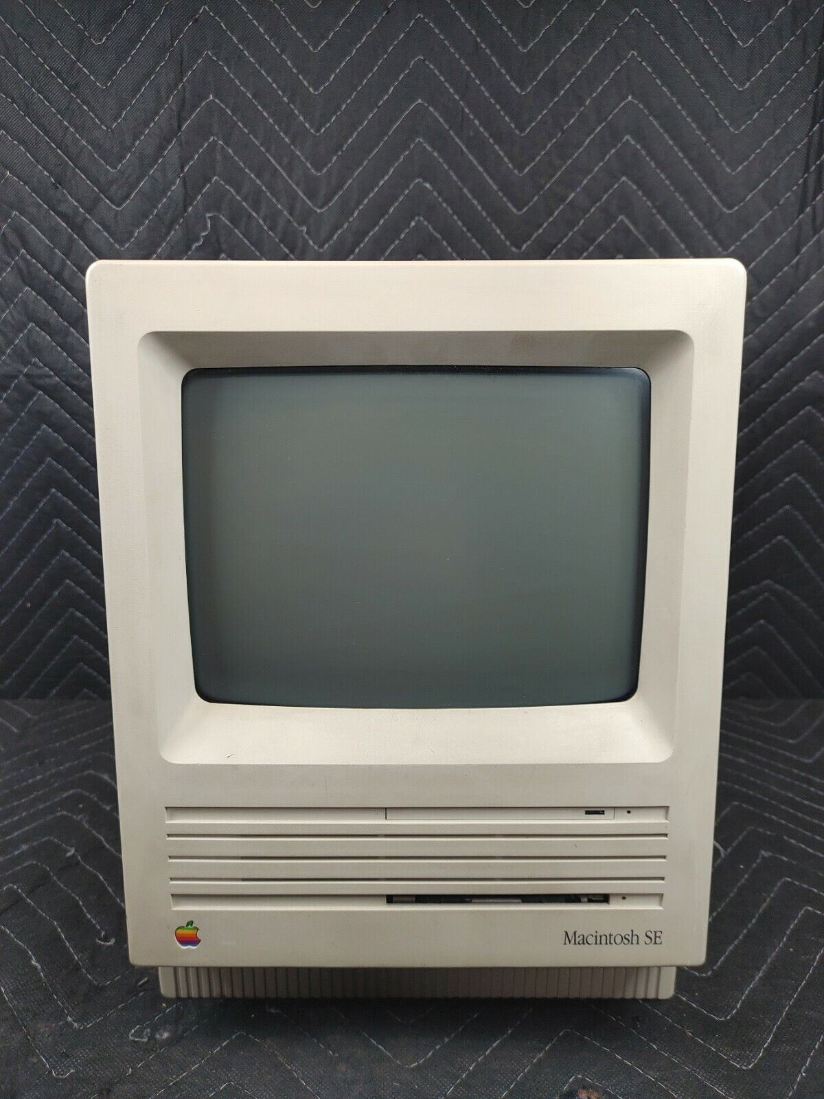 Vintage Macintosh SE M5011 Apple Mac Computer ~ Powers On ~ Parts 