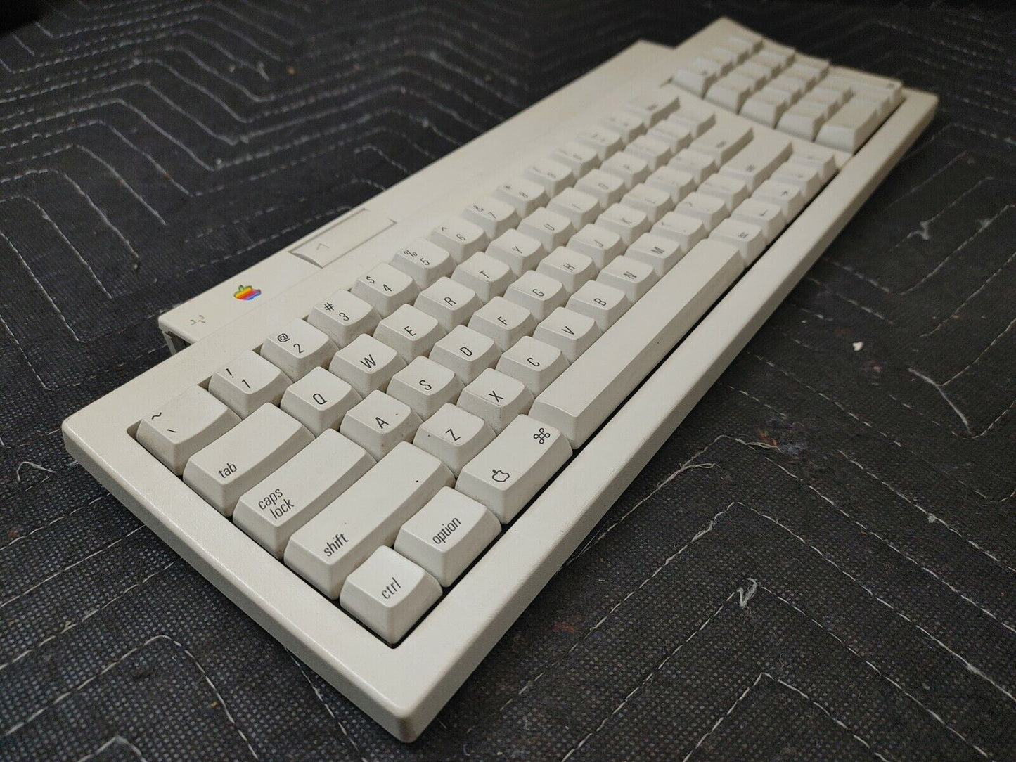 Vintage Apple Keyboard M4087 - No Cord