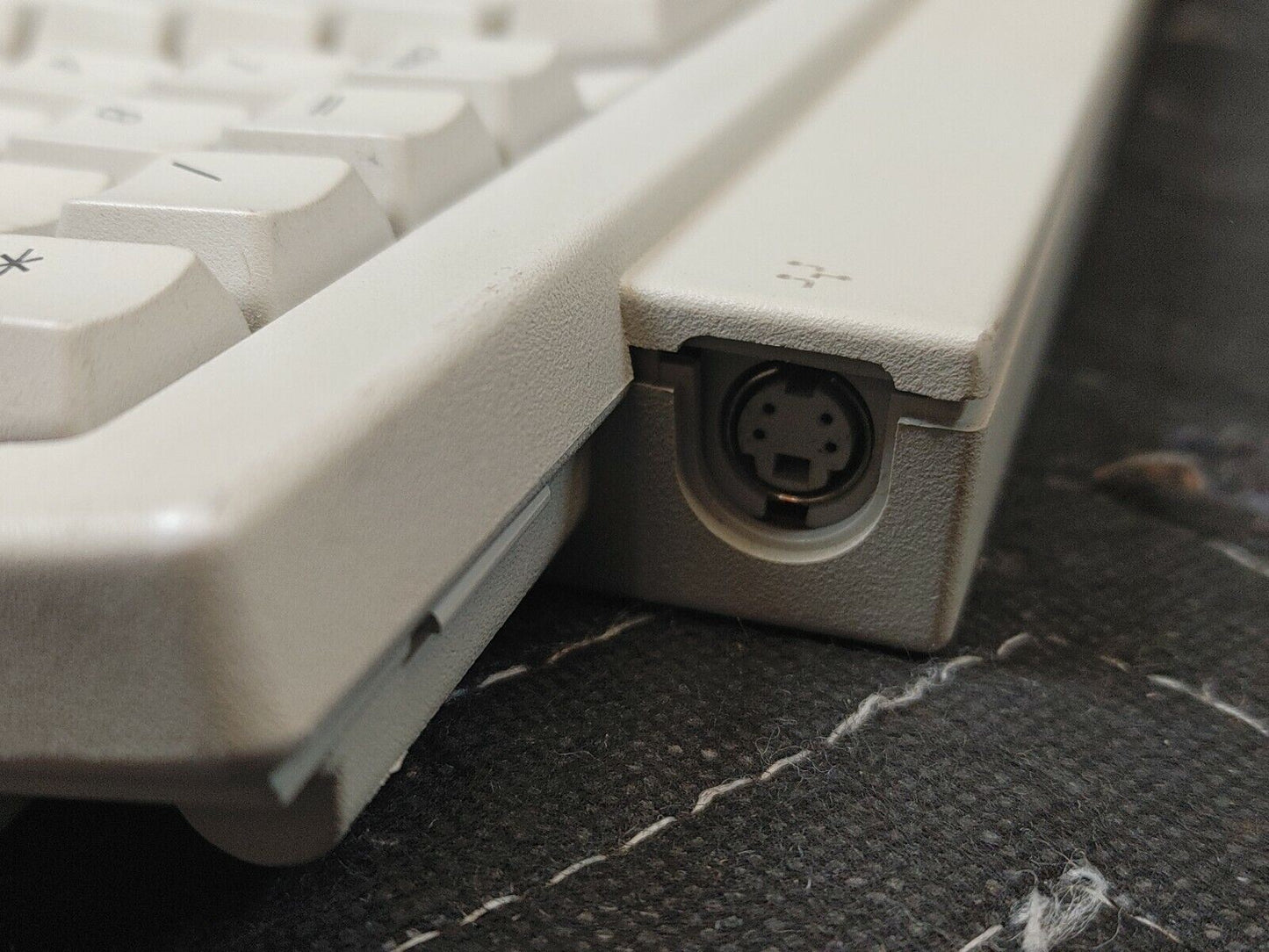 Vintage Apple Keyboard M4087 - No Cord