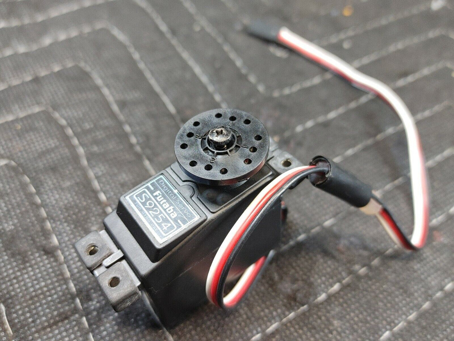 Futaba S9254 Digital High-Speed/Torque Helicopter Servo