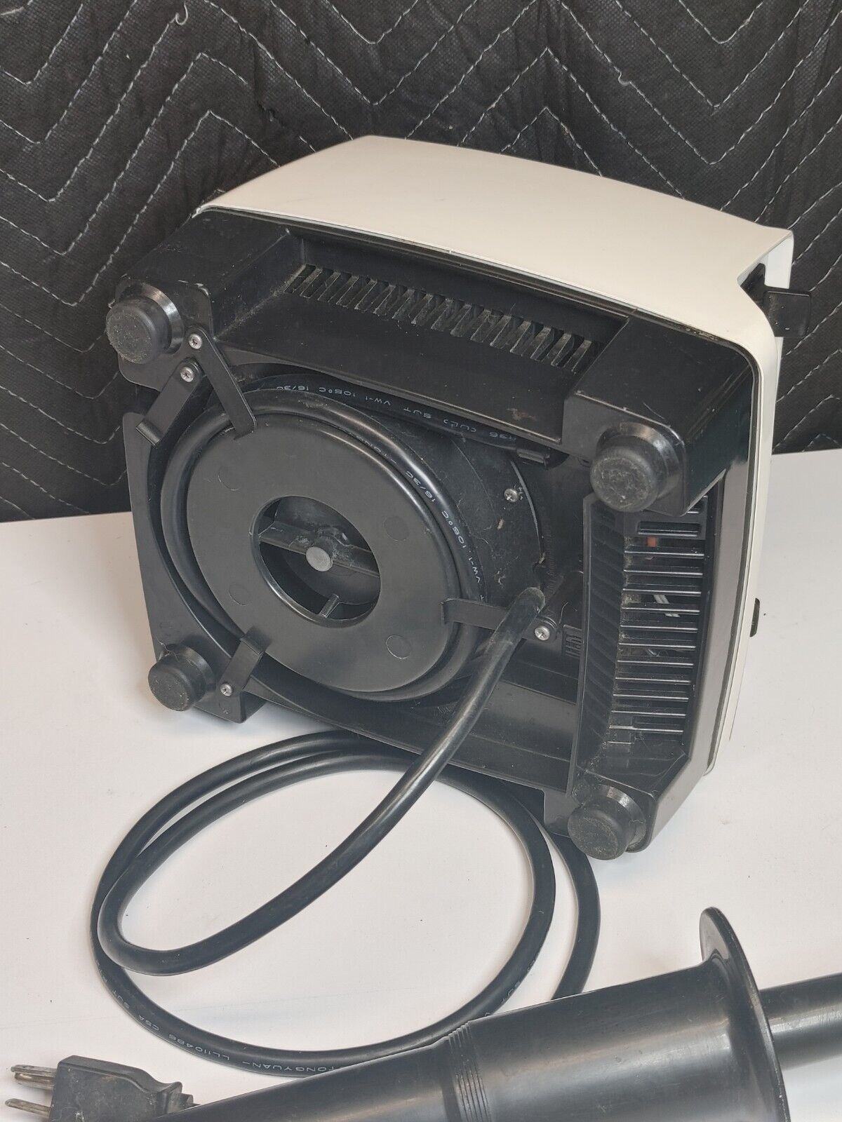 Vitamix 5000 Blender w/ 64oz Container, Plunger & Lid in White