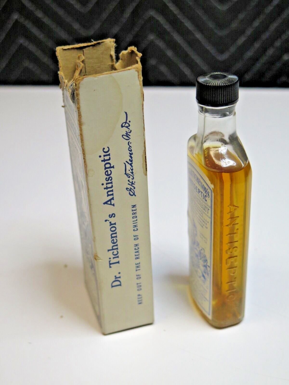 Vintage Dr. Tichenors Antiseptic Refrigerant Medicine Bottle w/ original box