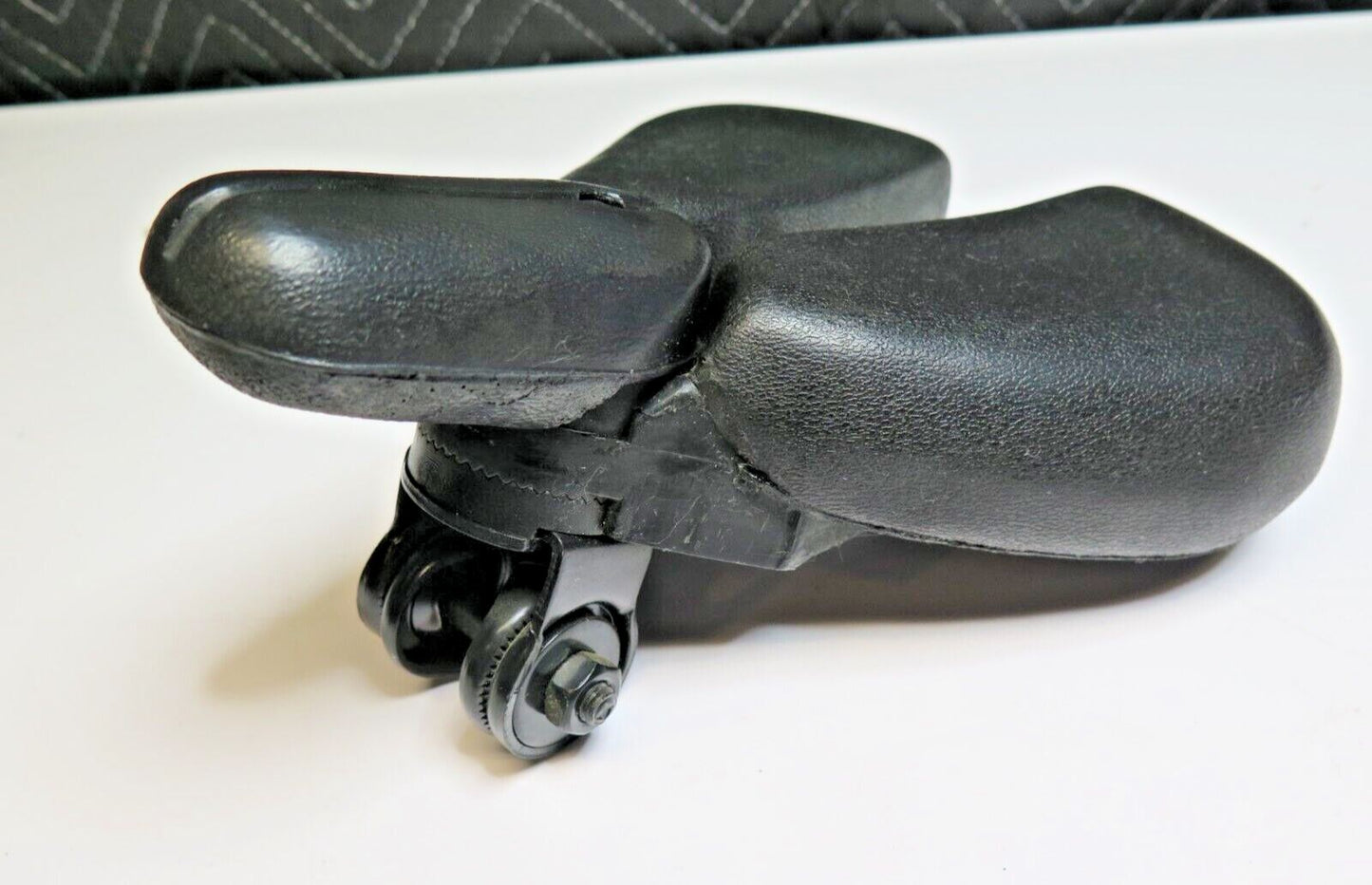 Adjustable Width Bike Saddle - Split Bicycle Seat - BiSaddle