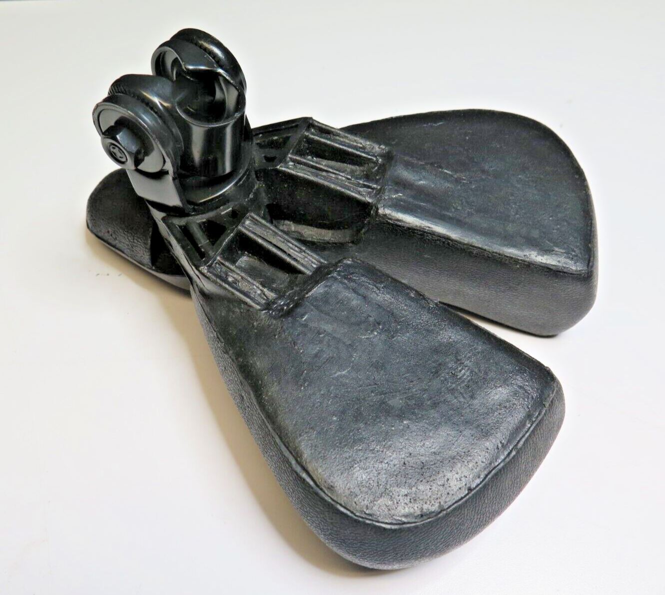 Adjustable Width Bike Saddle - Split Bicycle Seat - BiSaddle