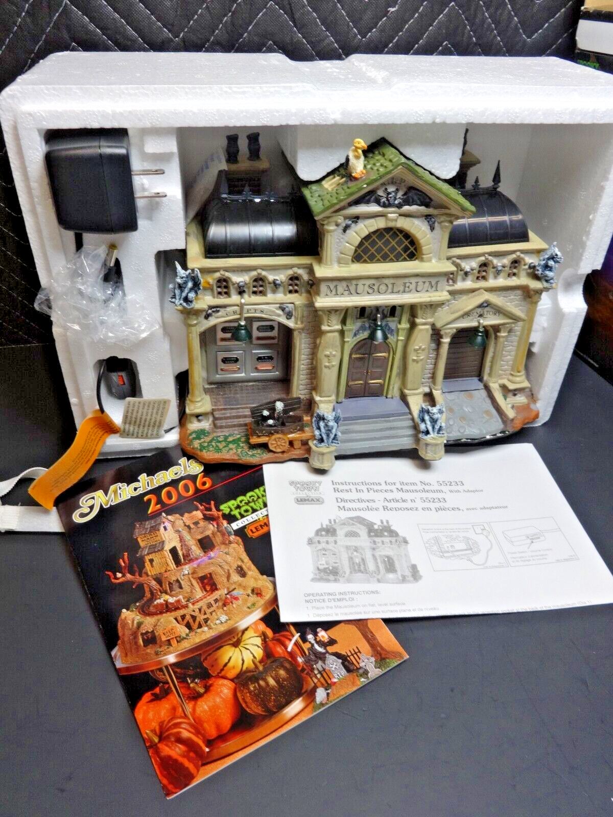 2005 Lemax Spooky Town “Rest In Pieces Mausoleum” #55233 Lights Sound Motion