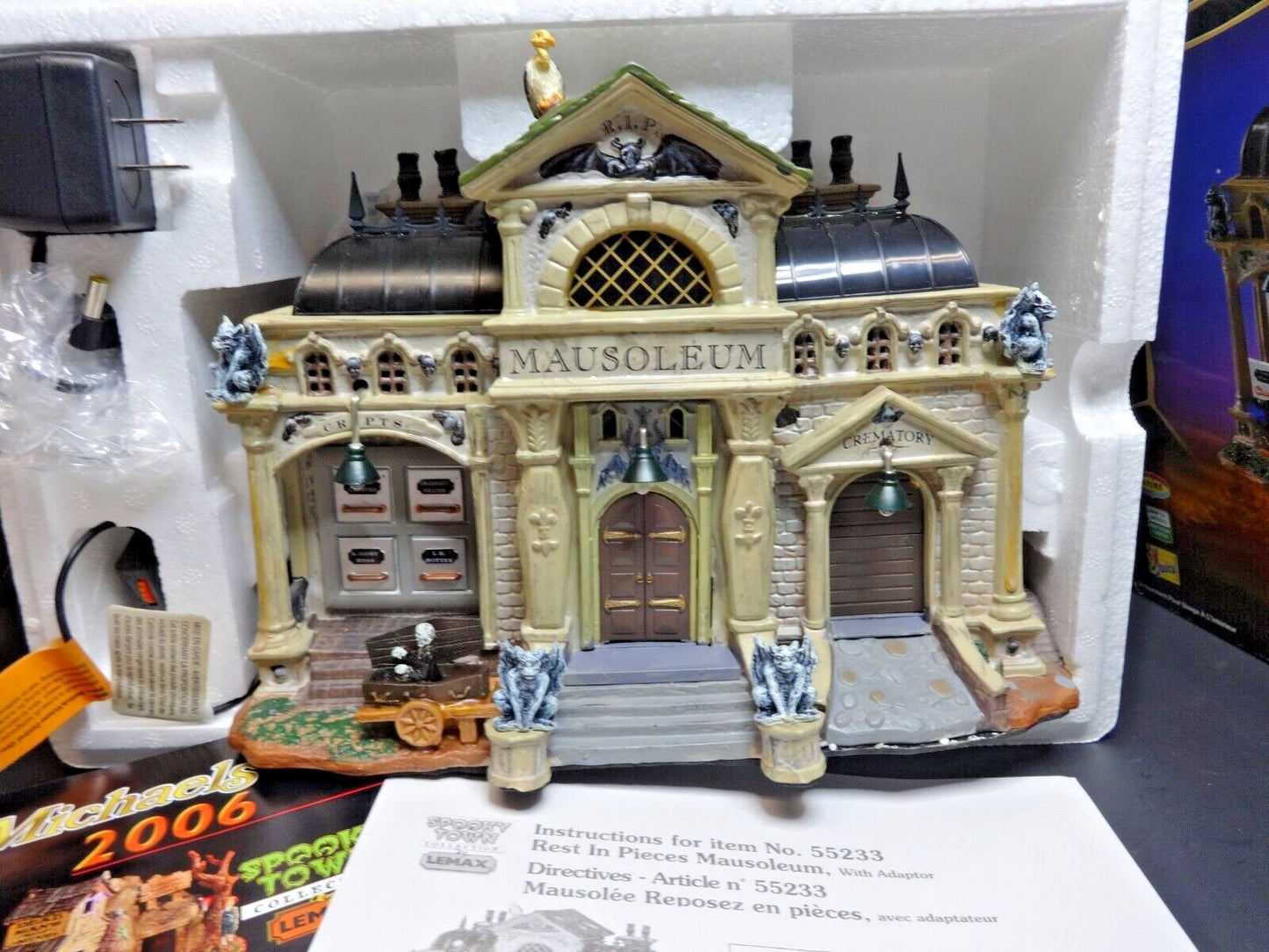 2005 Lemax Spooky Town “Rest In Pieces Mausoleum” #55233 Lights Sound Motion