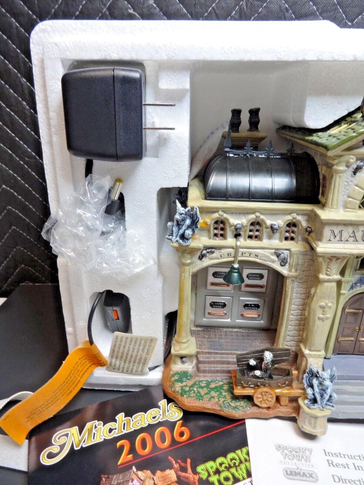 2005 Lemax Spooky Town “Rest In Pieces Mausoleum” #55233 Lights Sound Motion