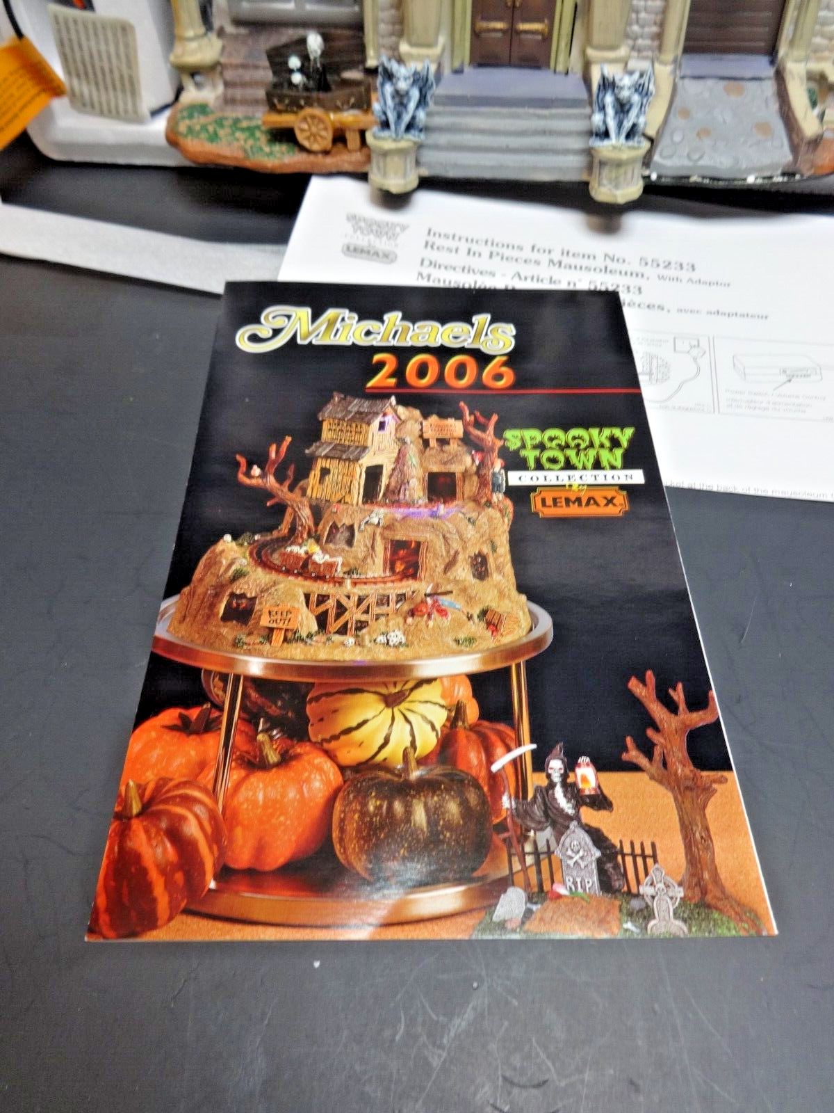 2005 Lemax Spooky Town “Rest In Pieces Mausoleum” #55233 Lights Sound Motion