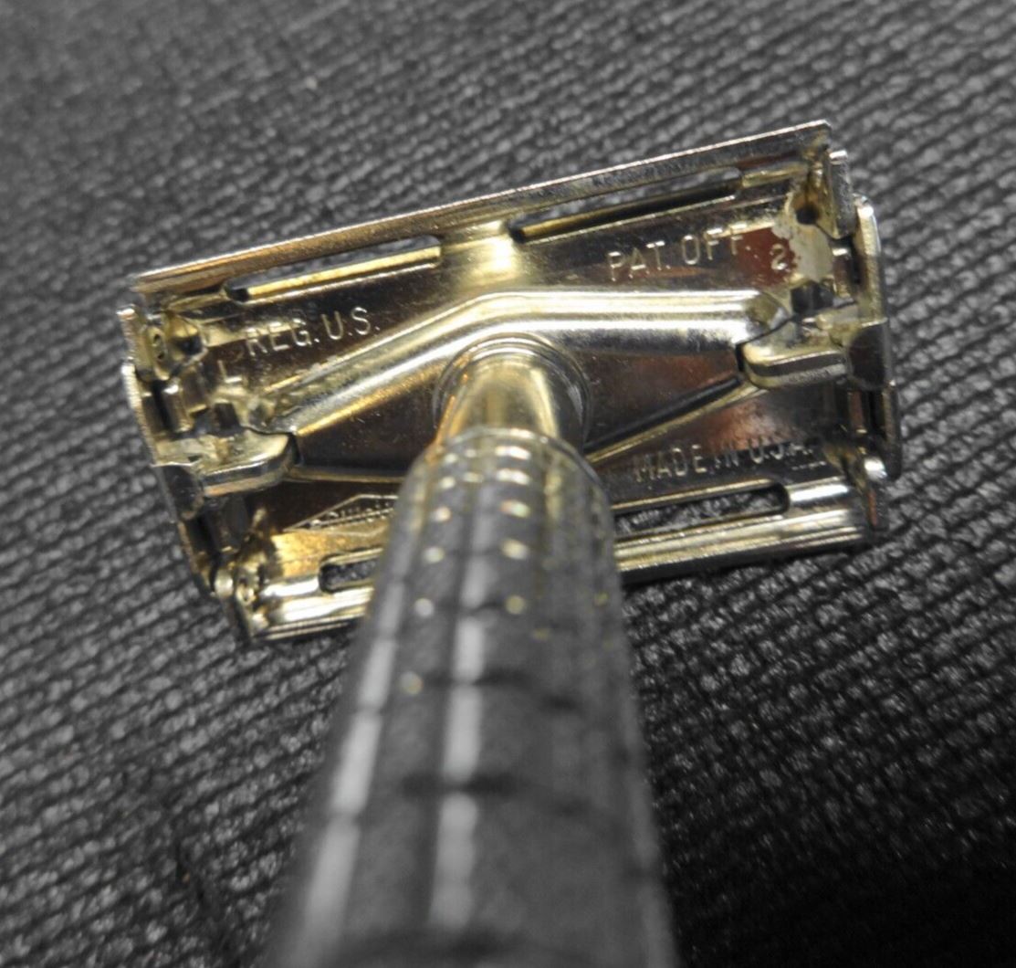 Vintage Gillette Flare Tip Super Speed DE Safety Razor L2 w/ Case - Very Clean