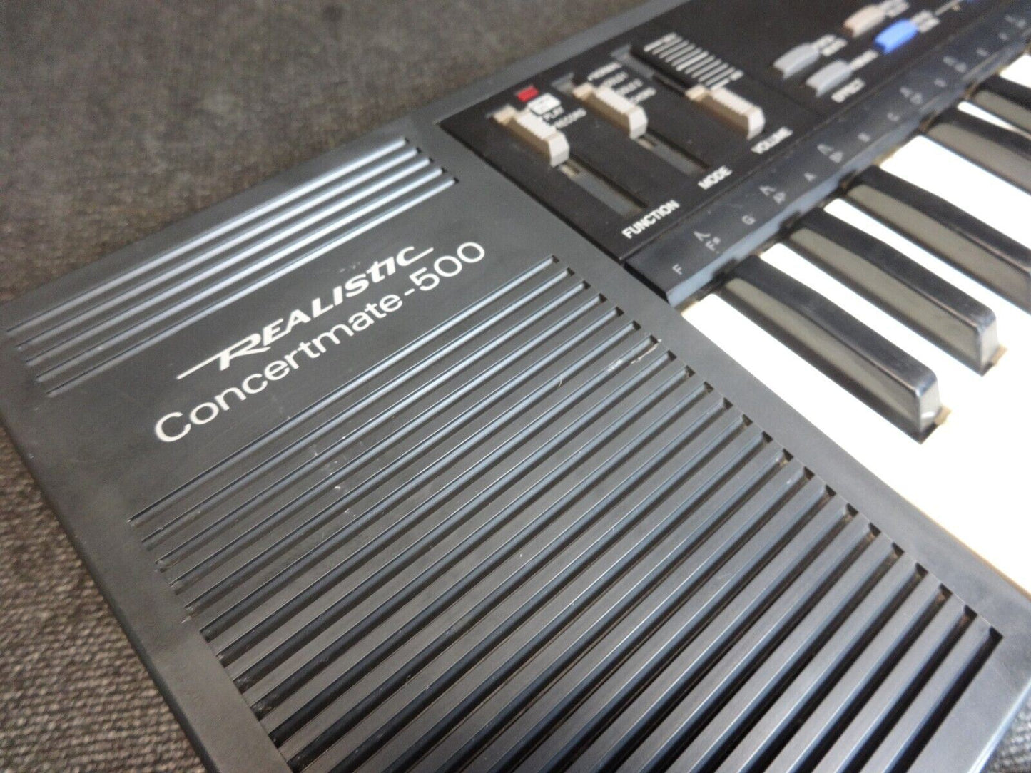 Realistic Concertmate 500 Sampling Keyboard Synthesizer